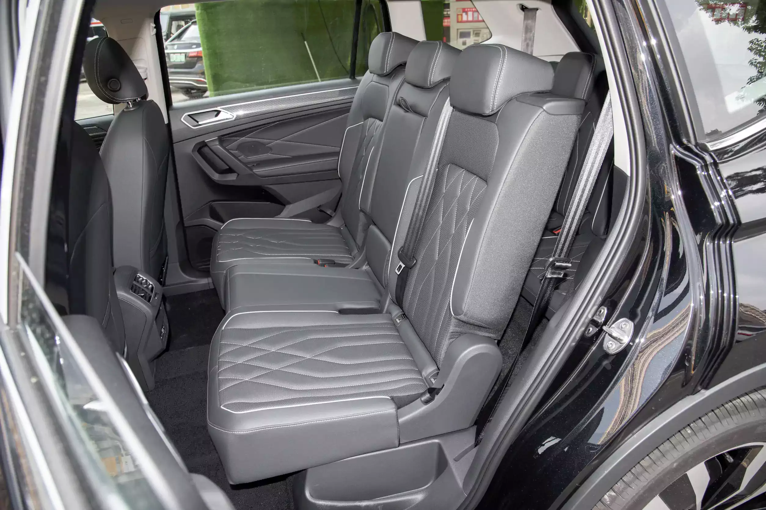 Volkswagen Tiguan L 2024 space-2