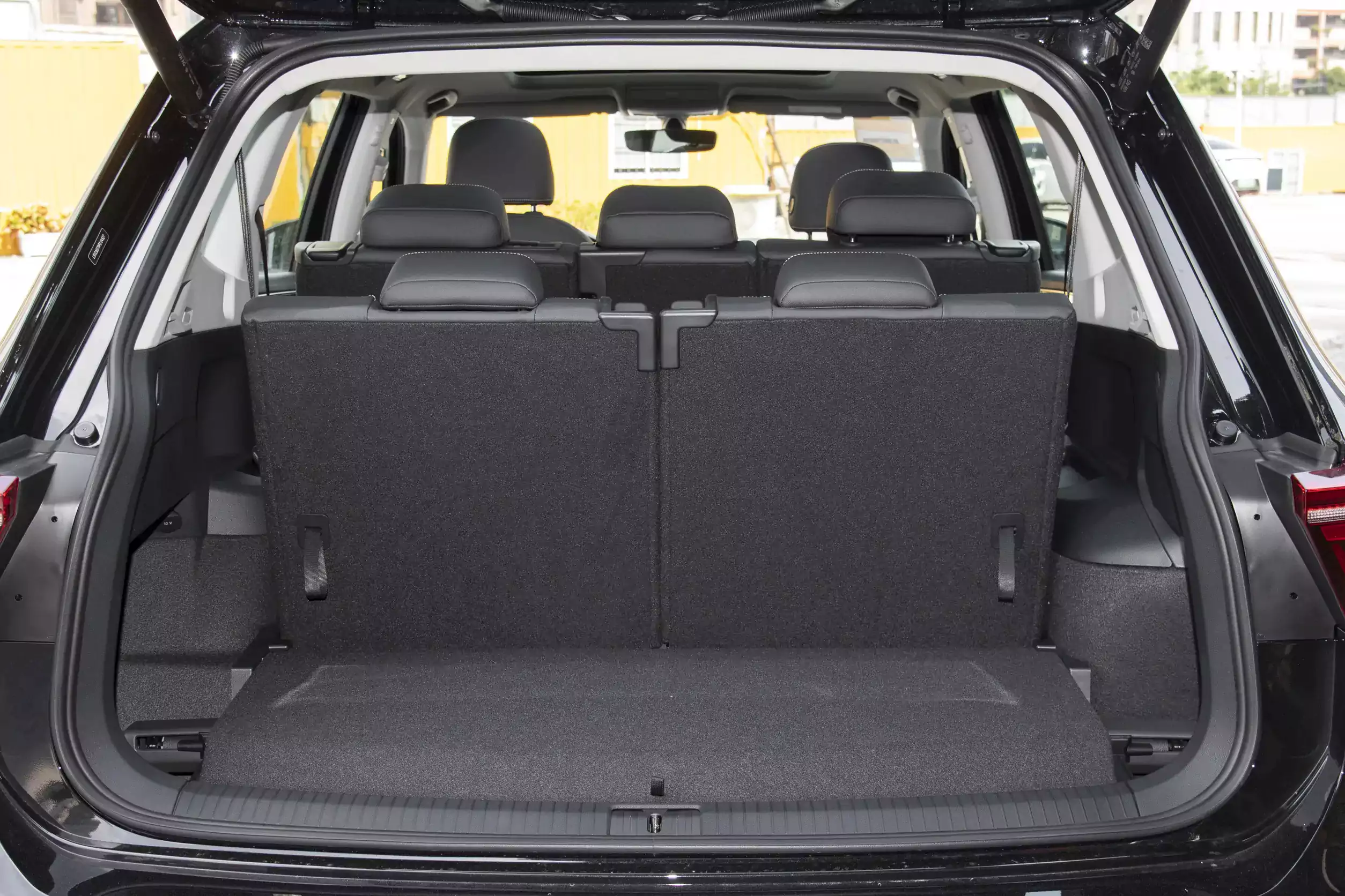 Volkswagen Tiguan L 2024 space-4