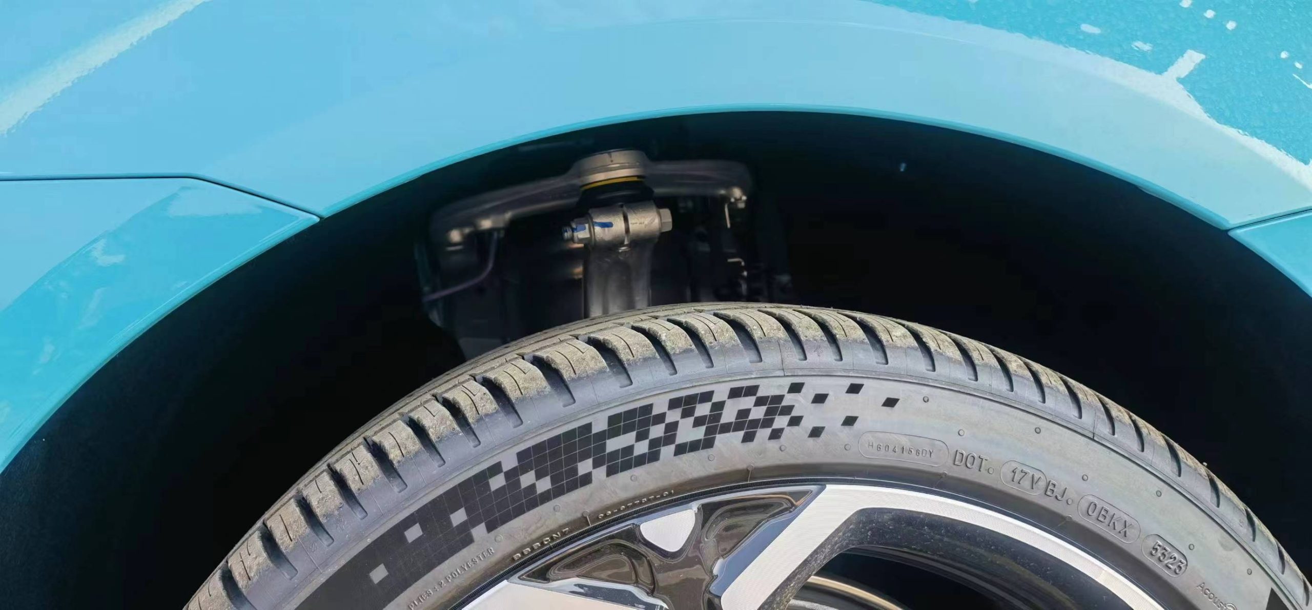 Xiaomi SU7 shock absorber