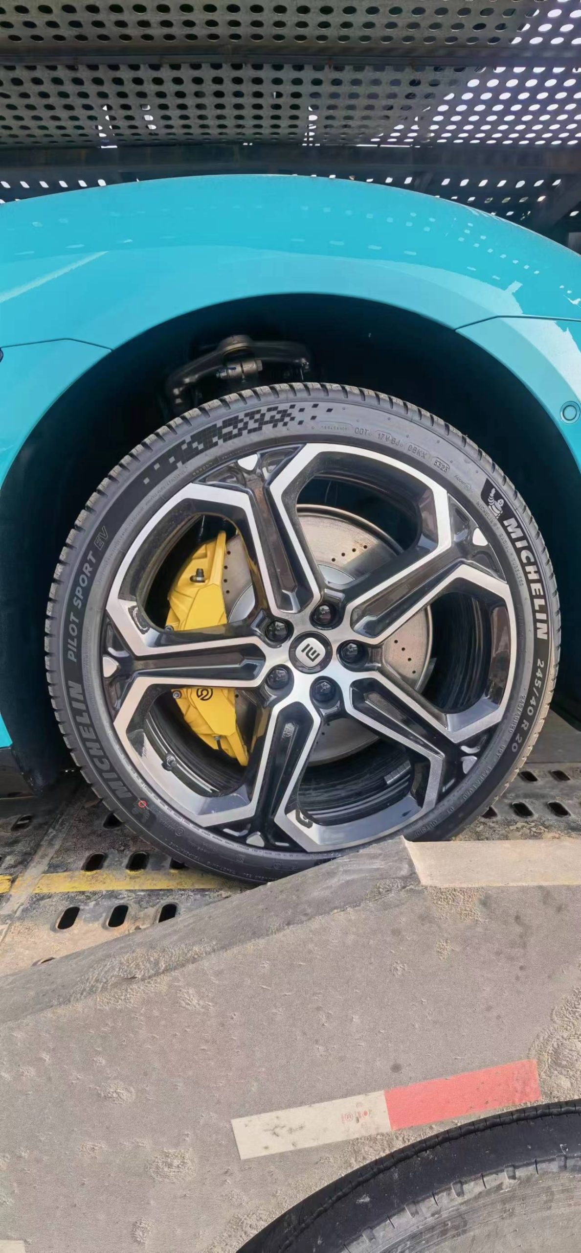 Xiaomi SU7 front wheels