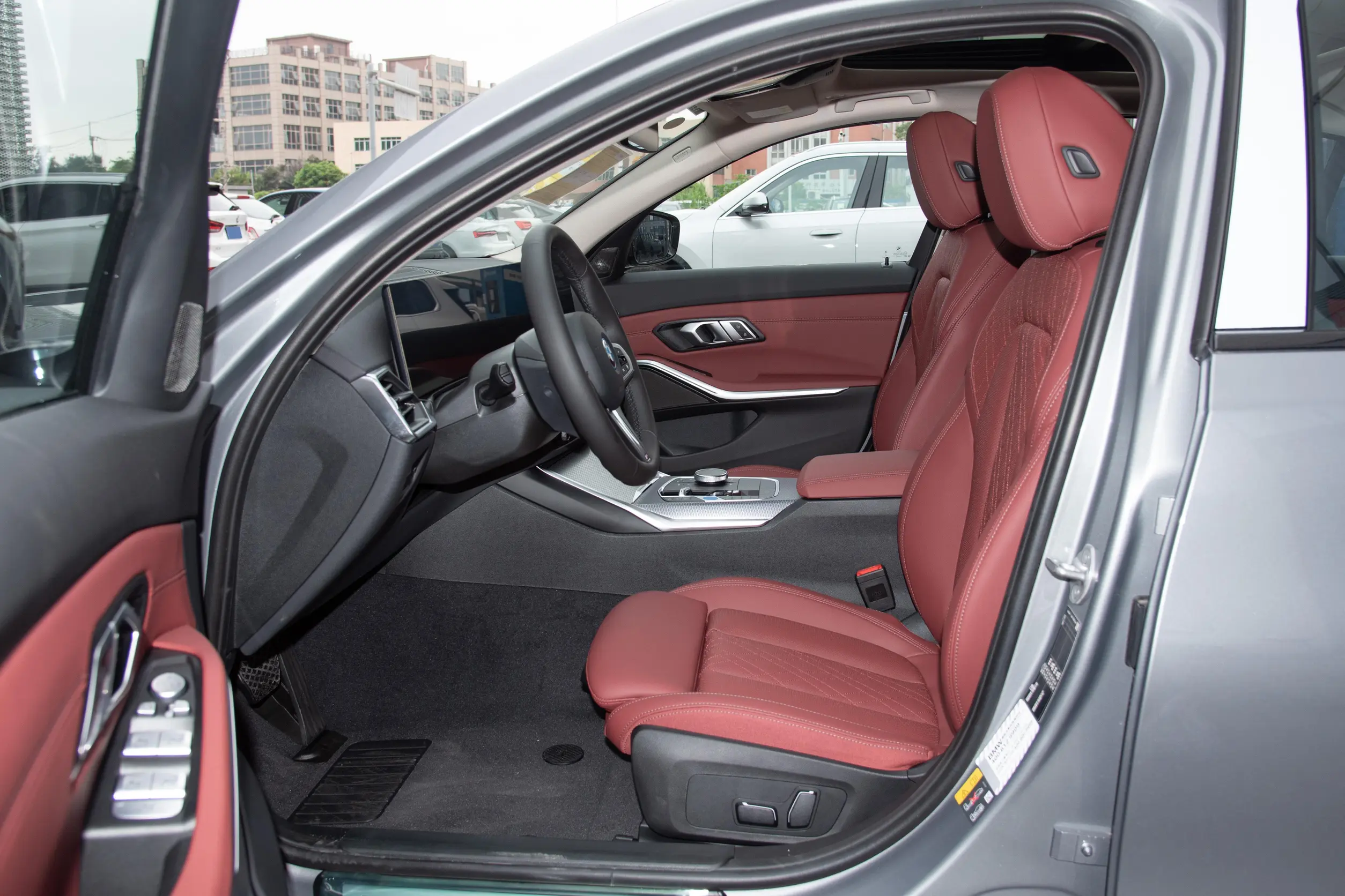 BMW i3 2023 space-1