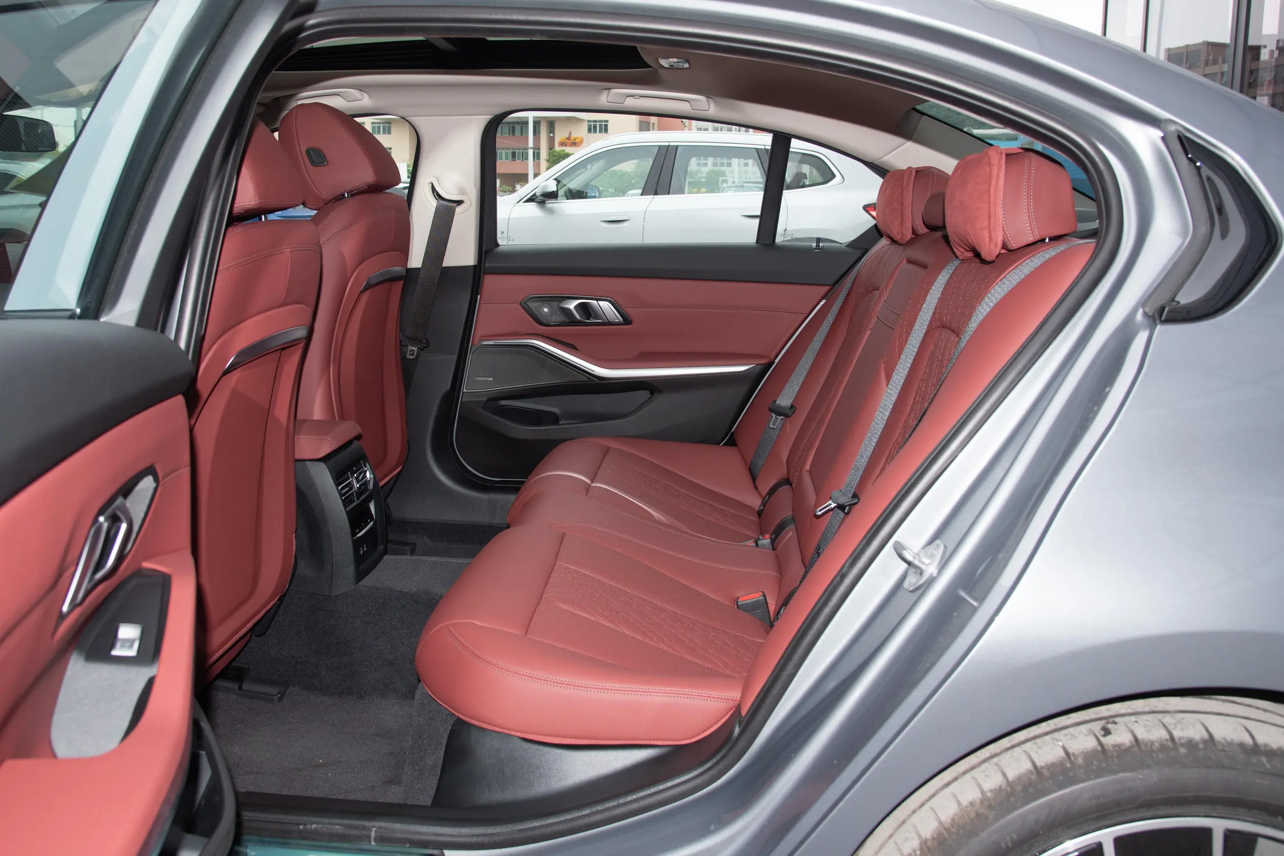 BMW i3 2023 space-2