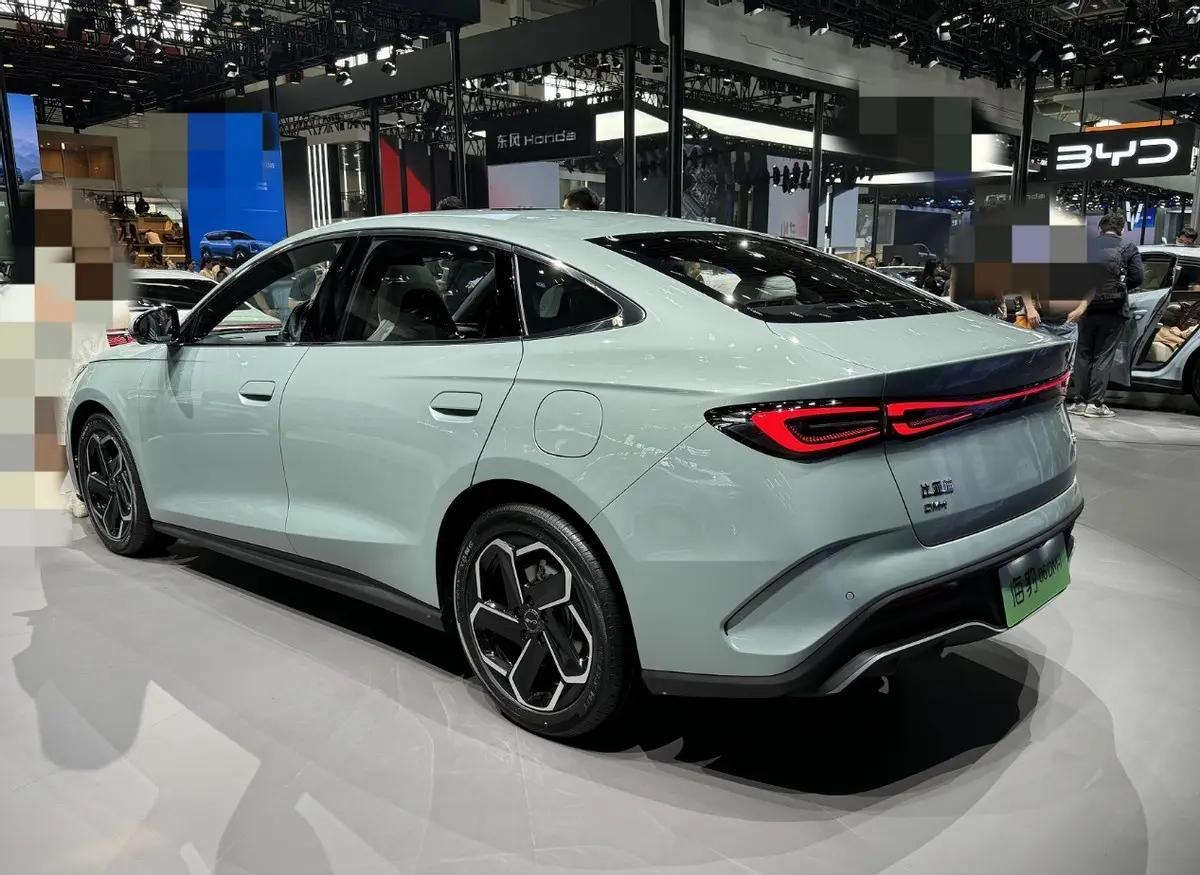 BYD Seal 06 Auto Show -1