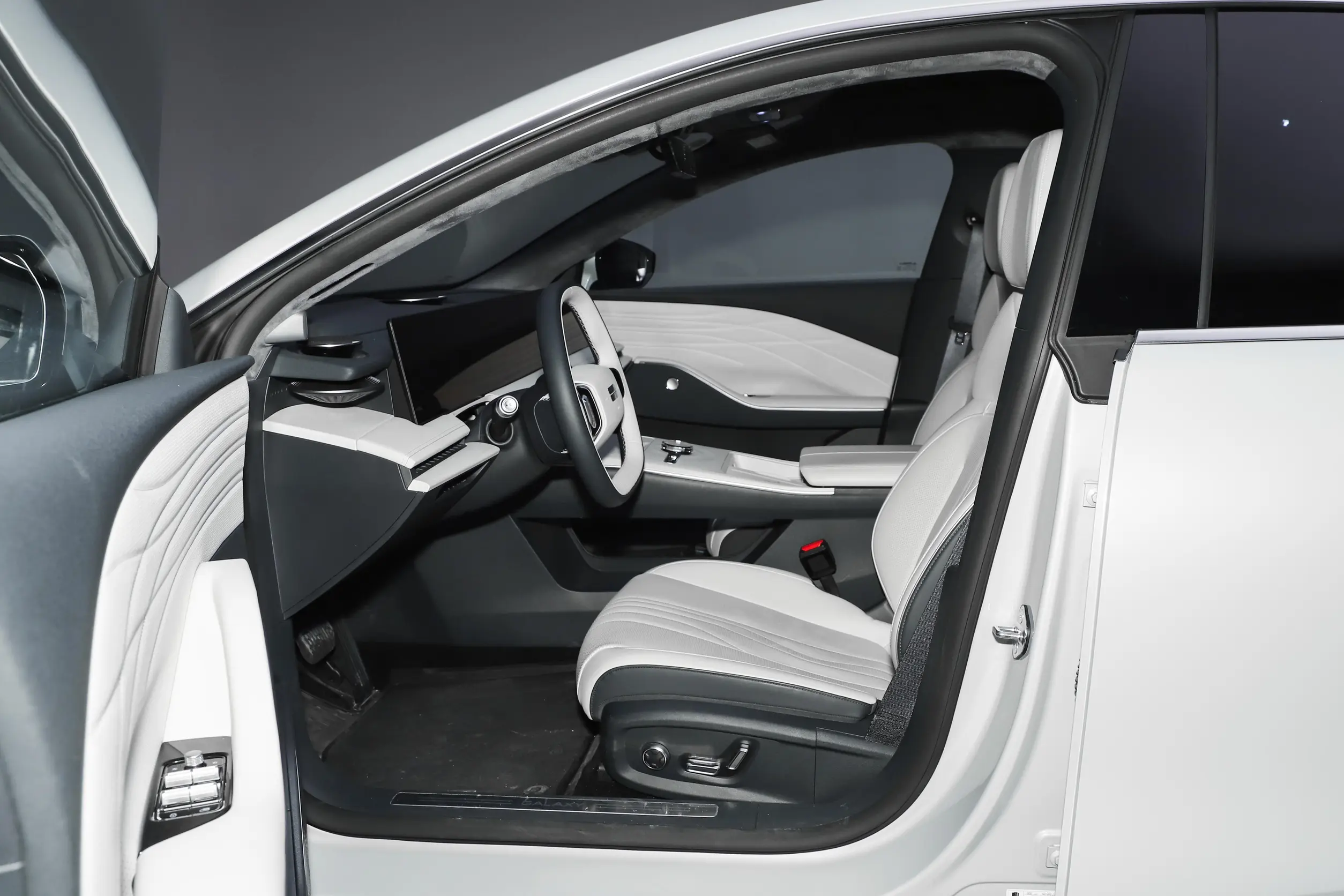 Geely Galaxy E8 2024 space-1