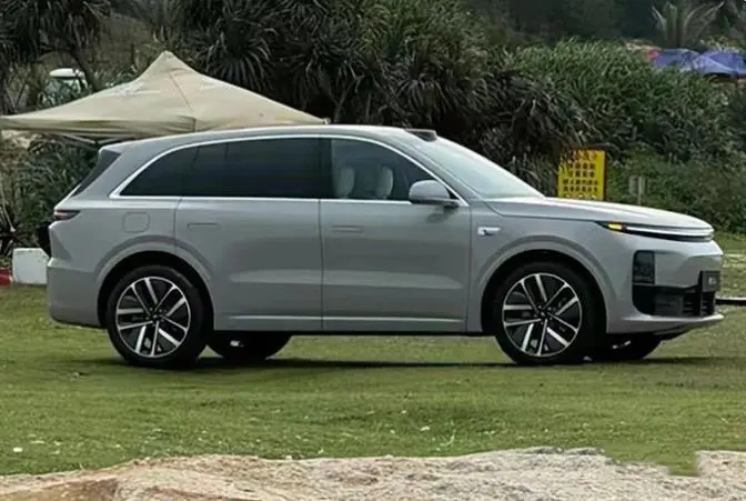 Li Auto L6 side