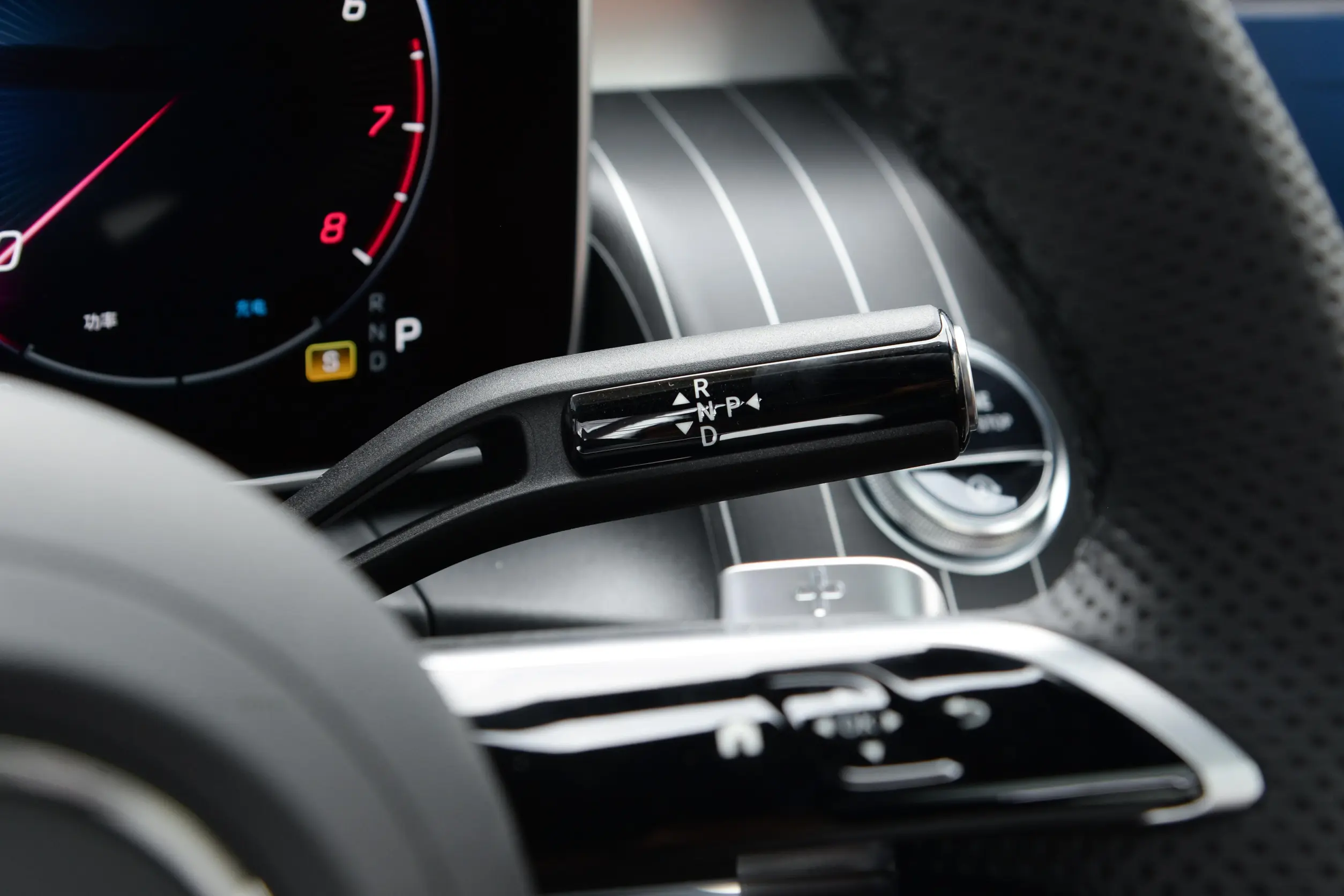 Mercedes-Benz GLC 2024 interior-3