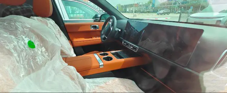 Photos of Li Auto L6 interior 1