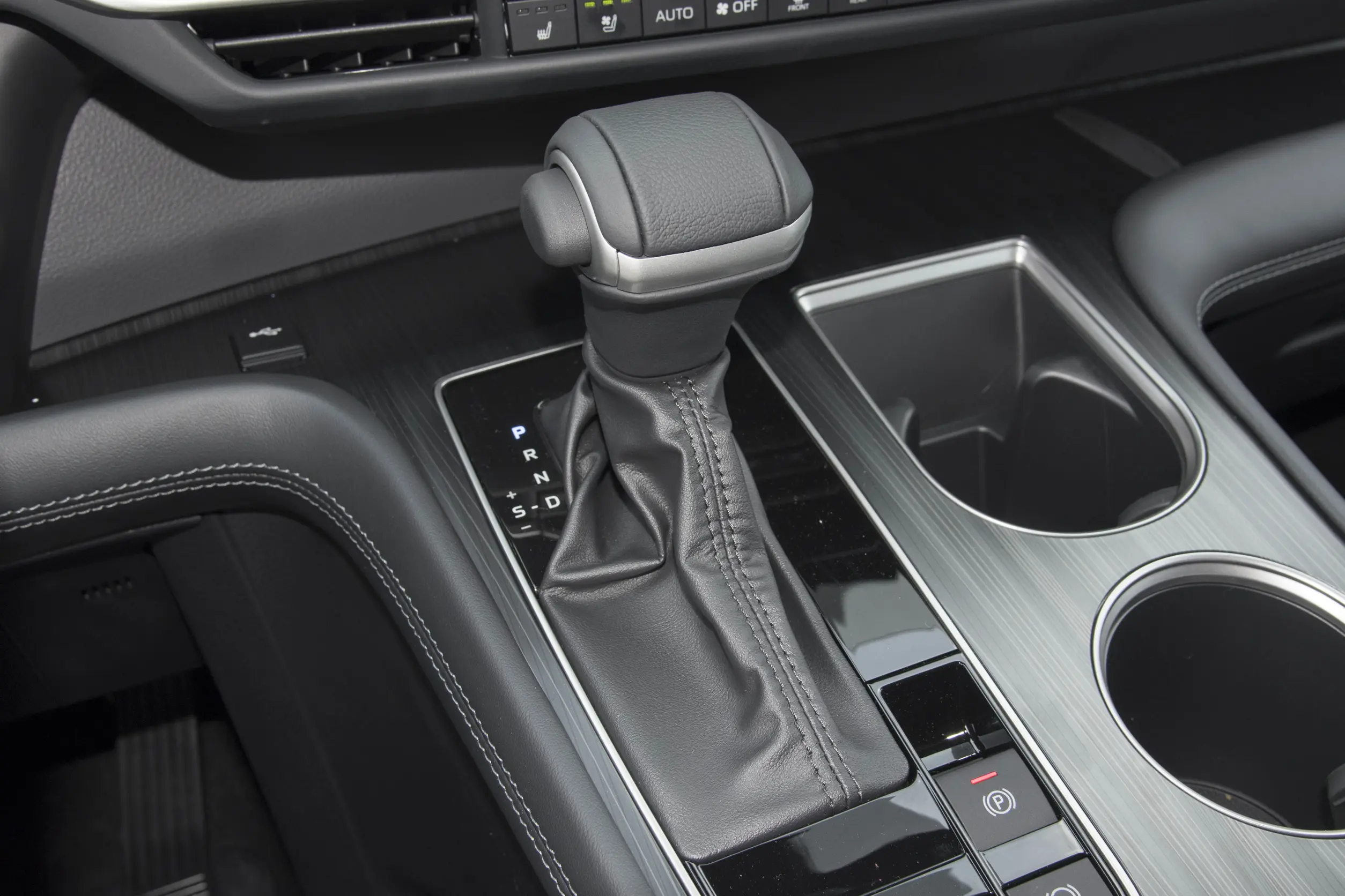 Toyota Sienna 2024 interior-3