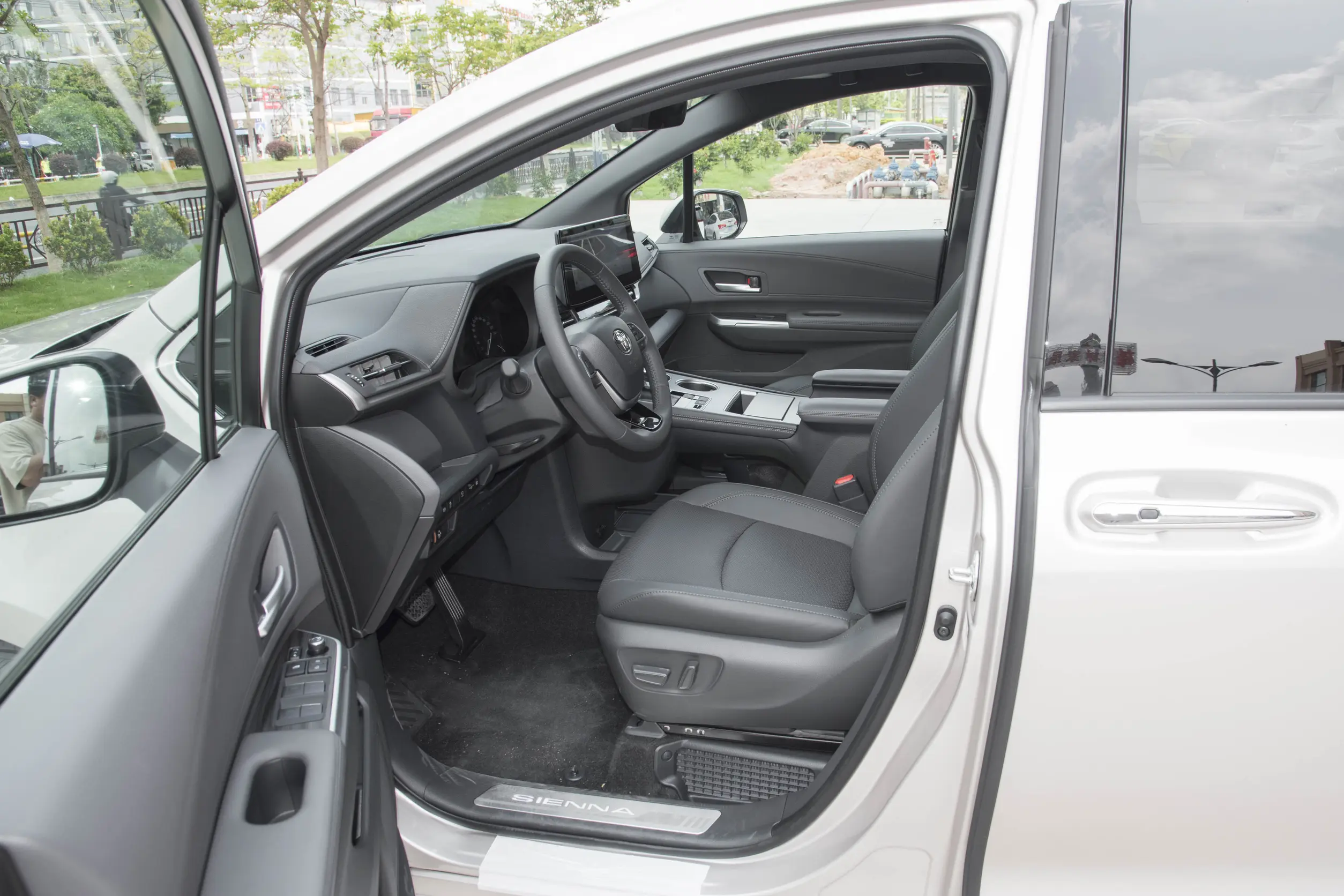 Toyota Sienna 2024 space-1
