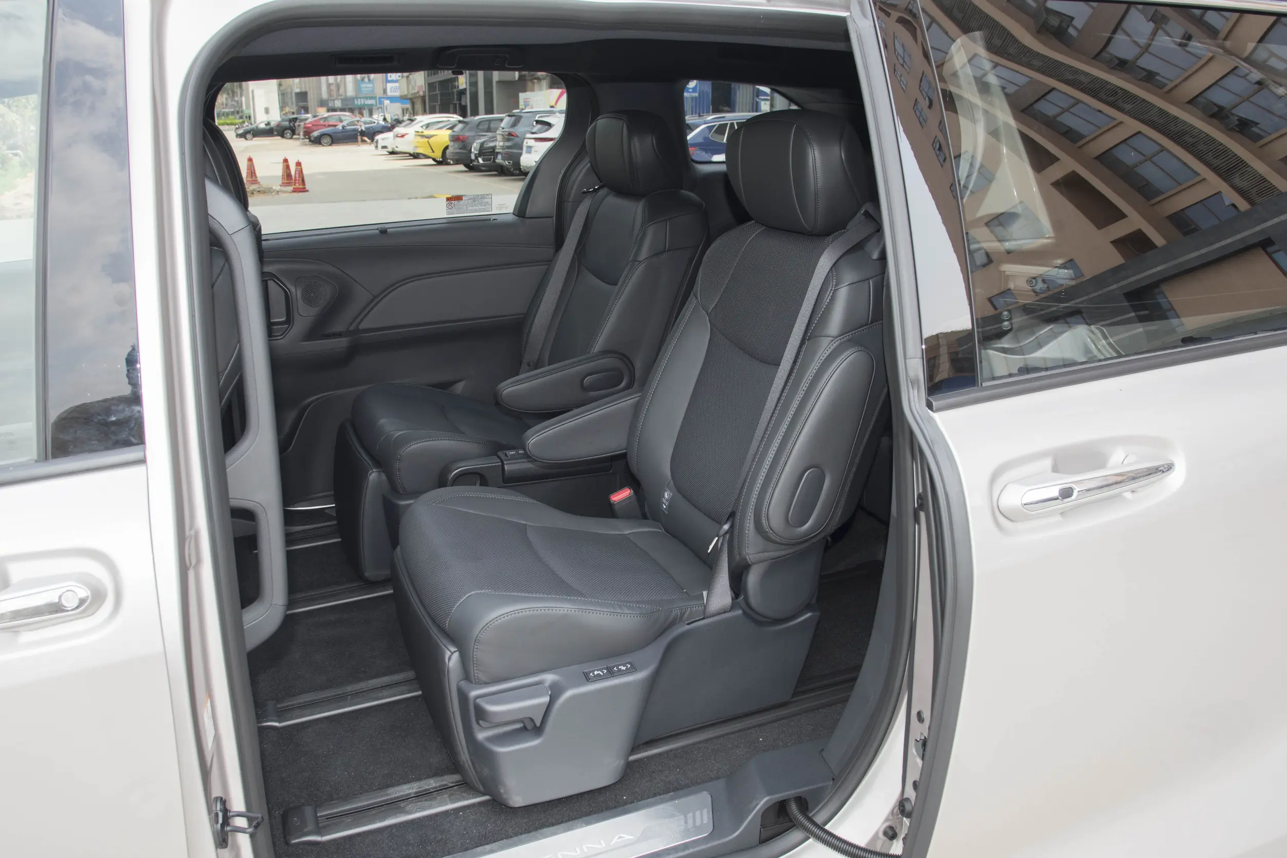 Toyota Sienna 2024 space-2