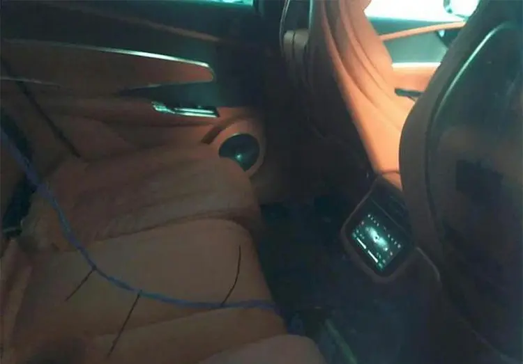 Yangwang U7 Interior spy photos-3