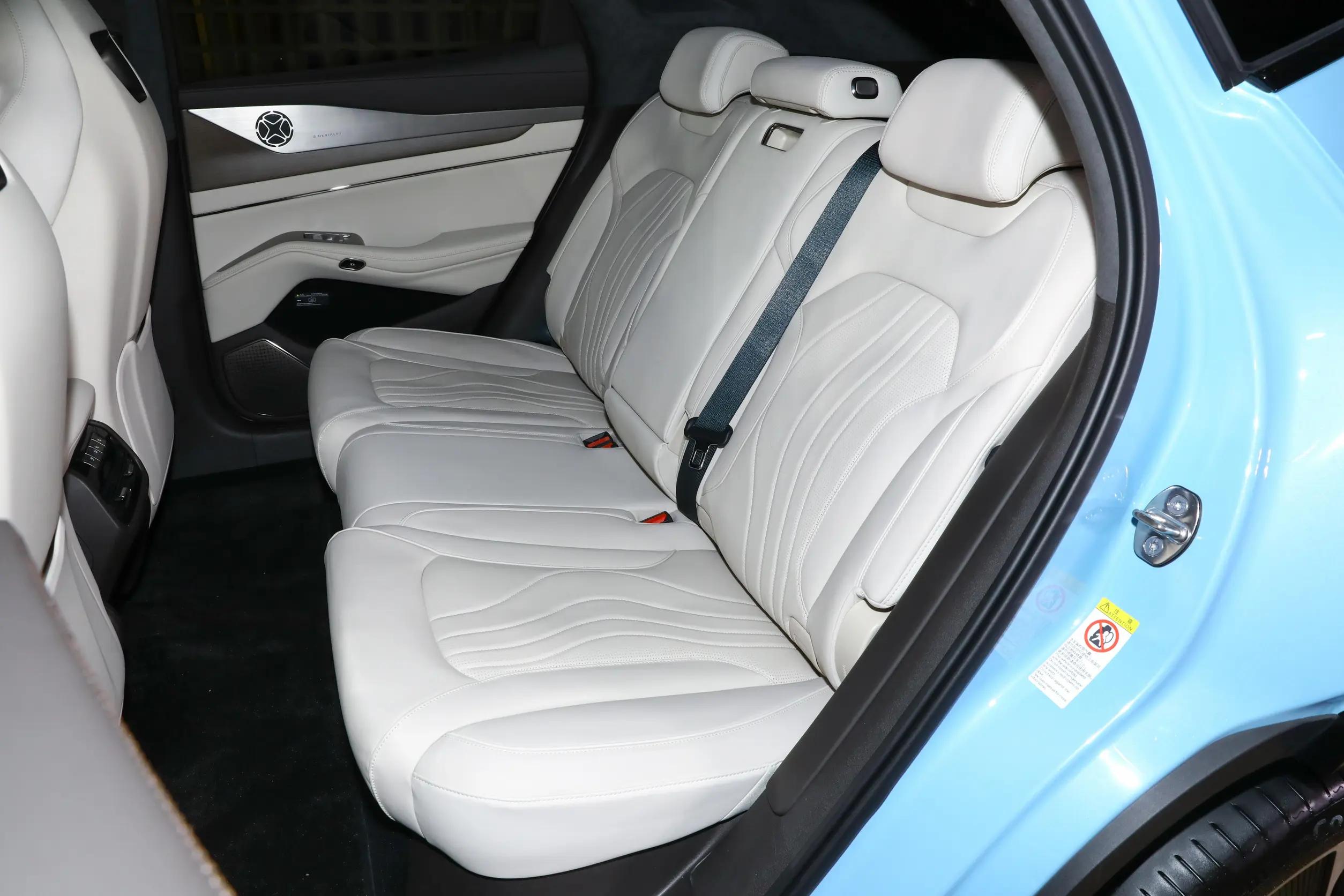 Denza N7 2024 space-2