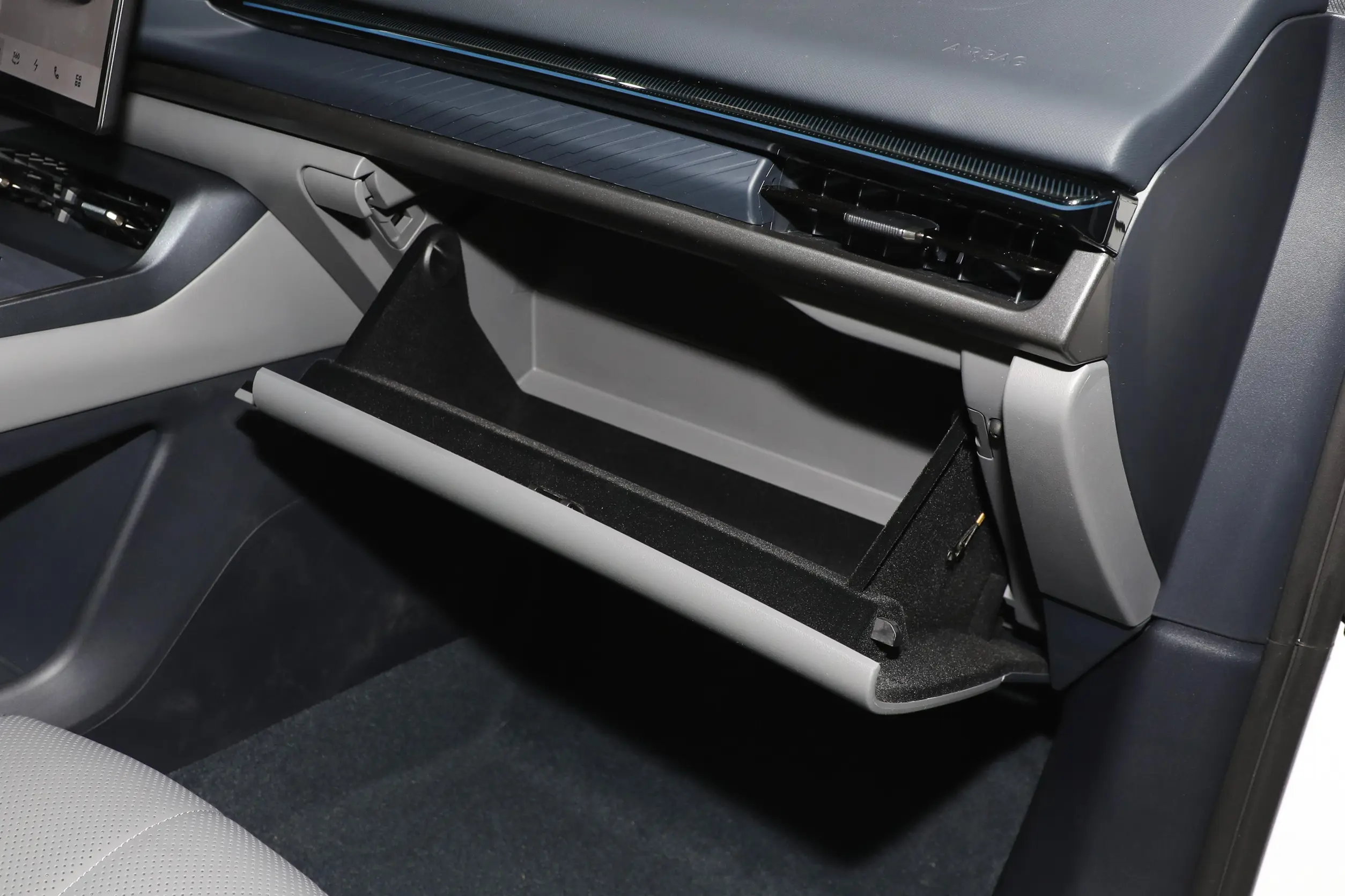 Lynk & Co 07 EM-P 2024 interior-4