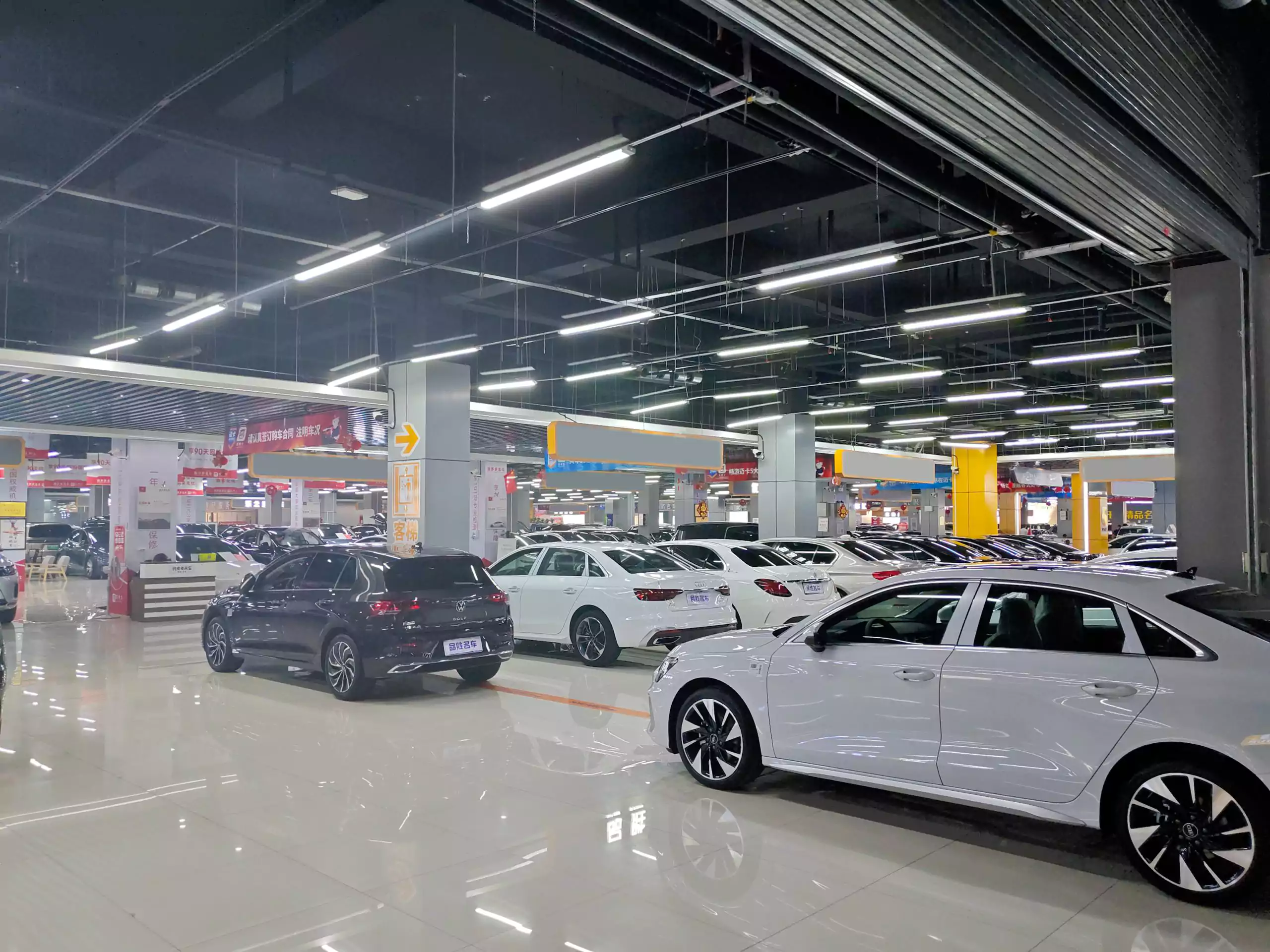 Used car showroom 8