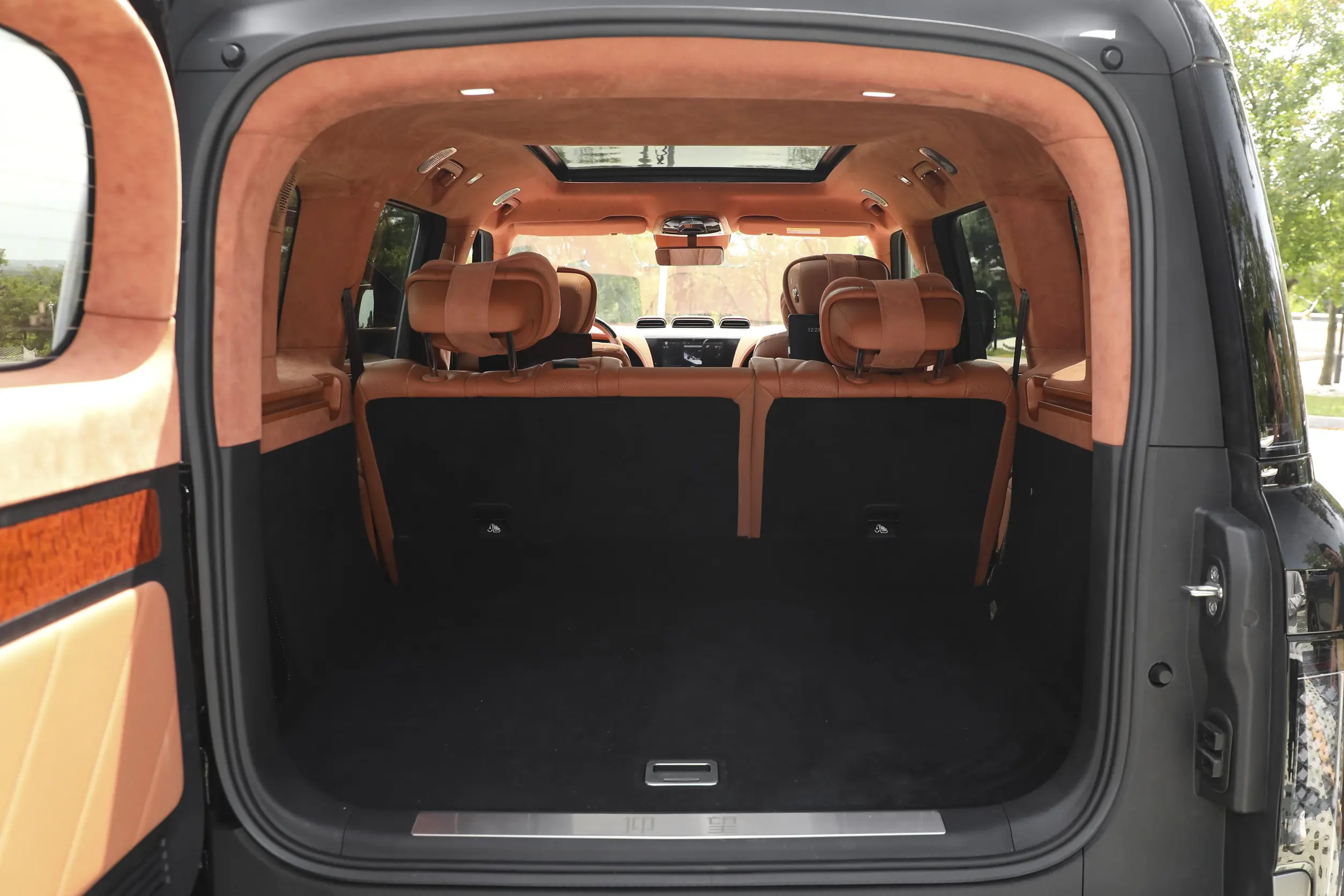 BYD Yangwang U8 space-4
