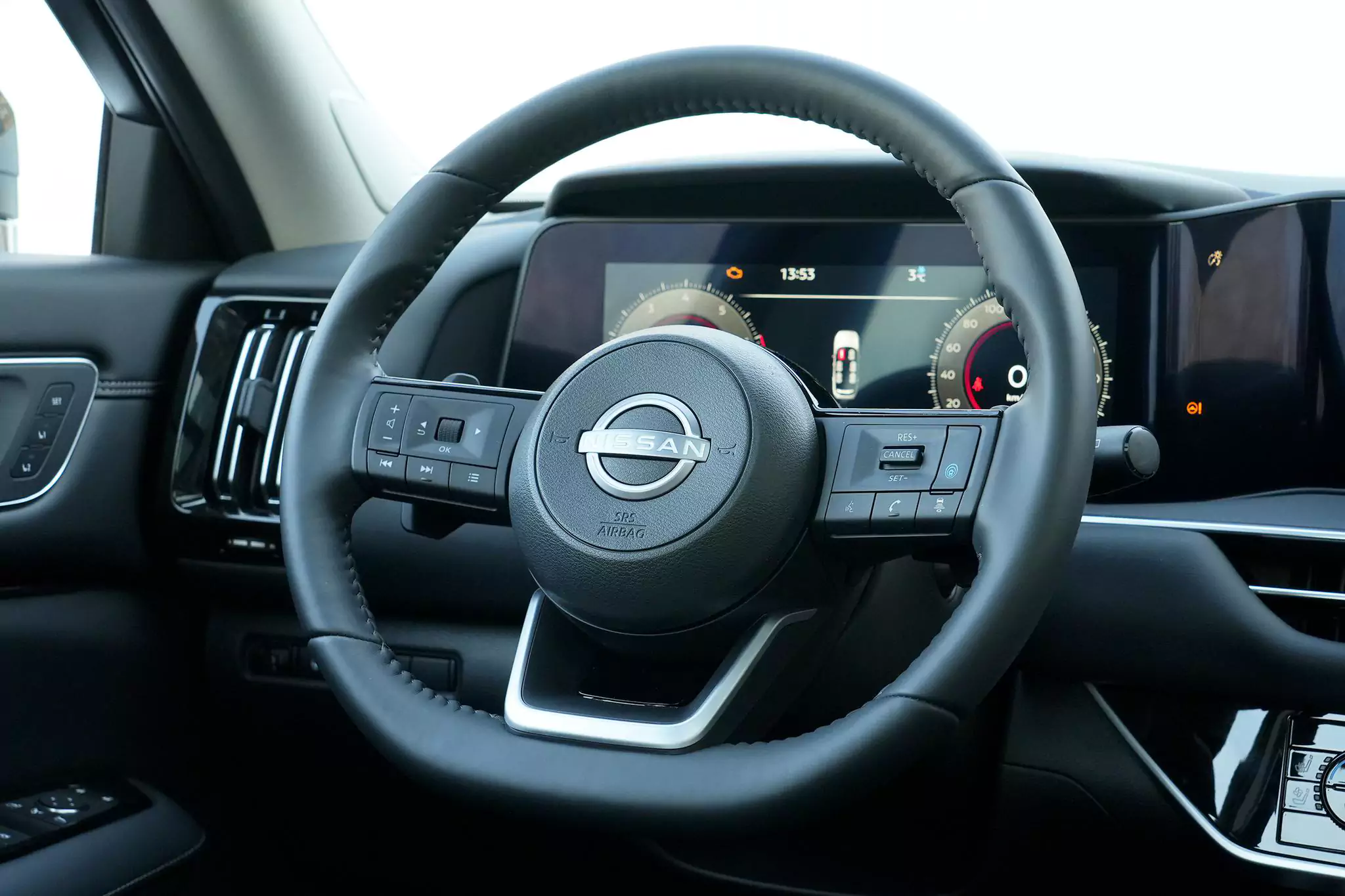 Nissan Pathfinder 2024 interior-2