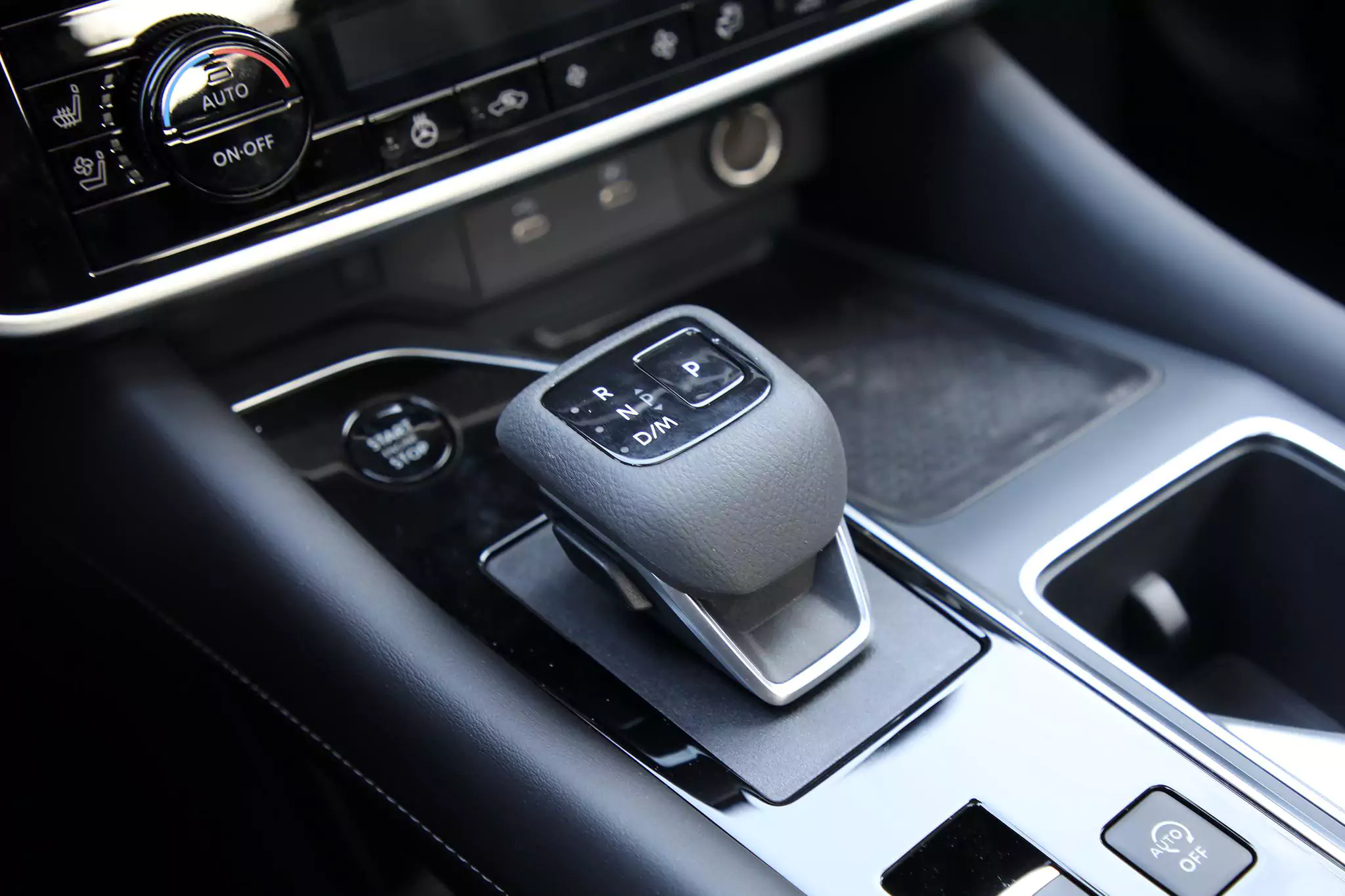 Nissan Pathfinder 2024 interior-3
