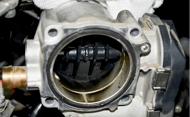 Throttle valve full of carbon deposits