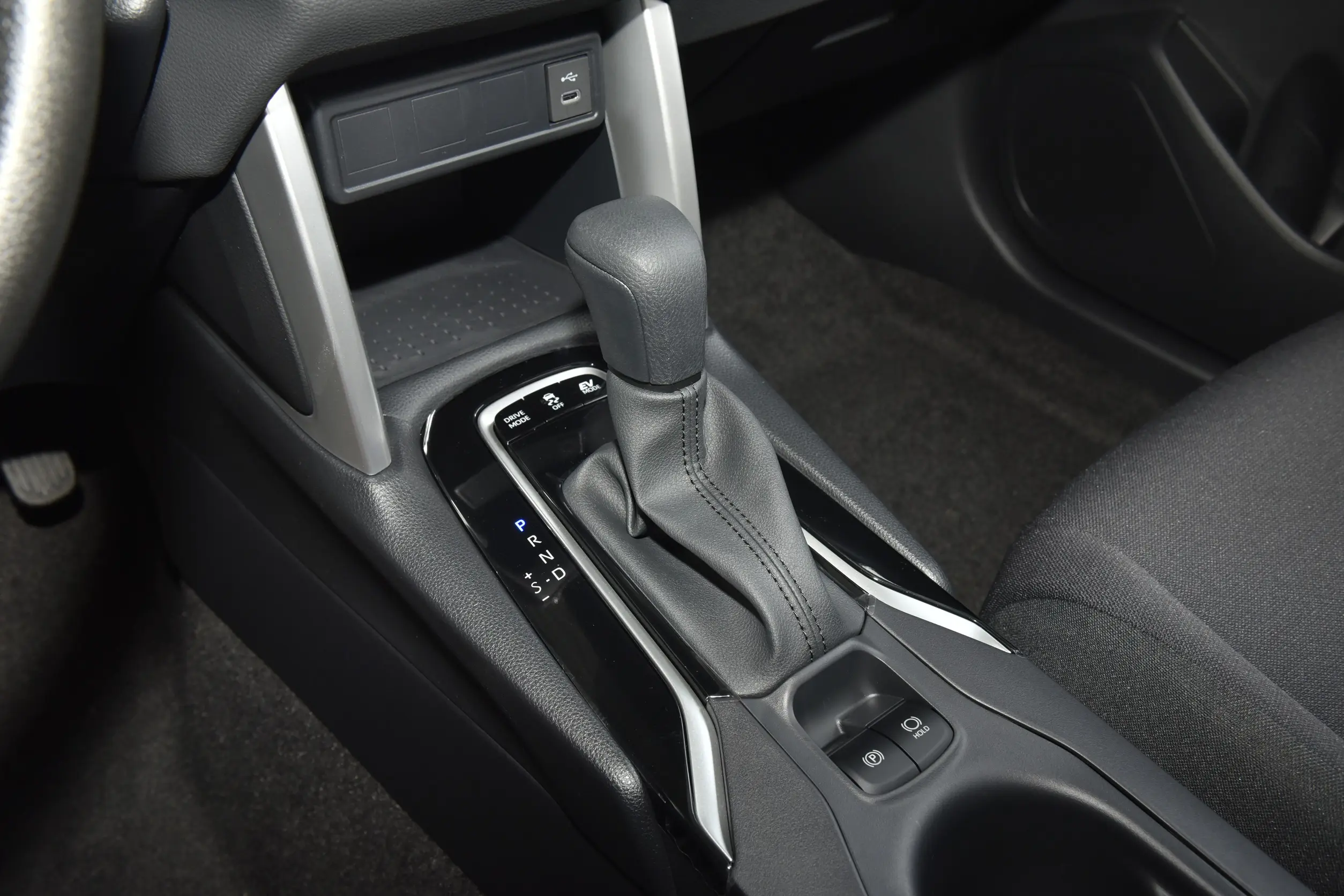 Toyota Corolla Cross 2024 interior-3