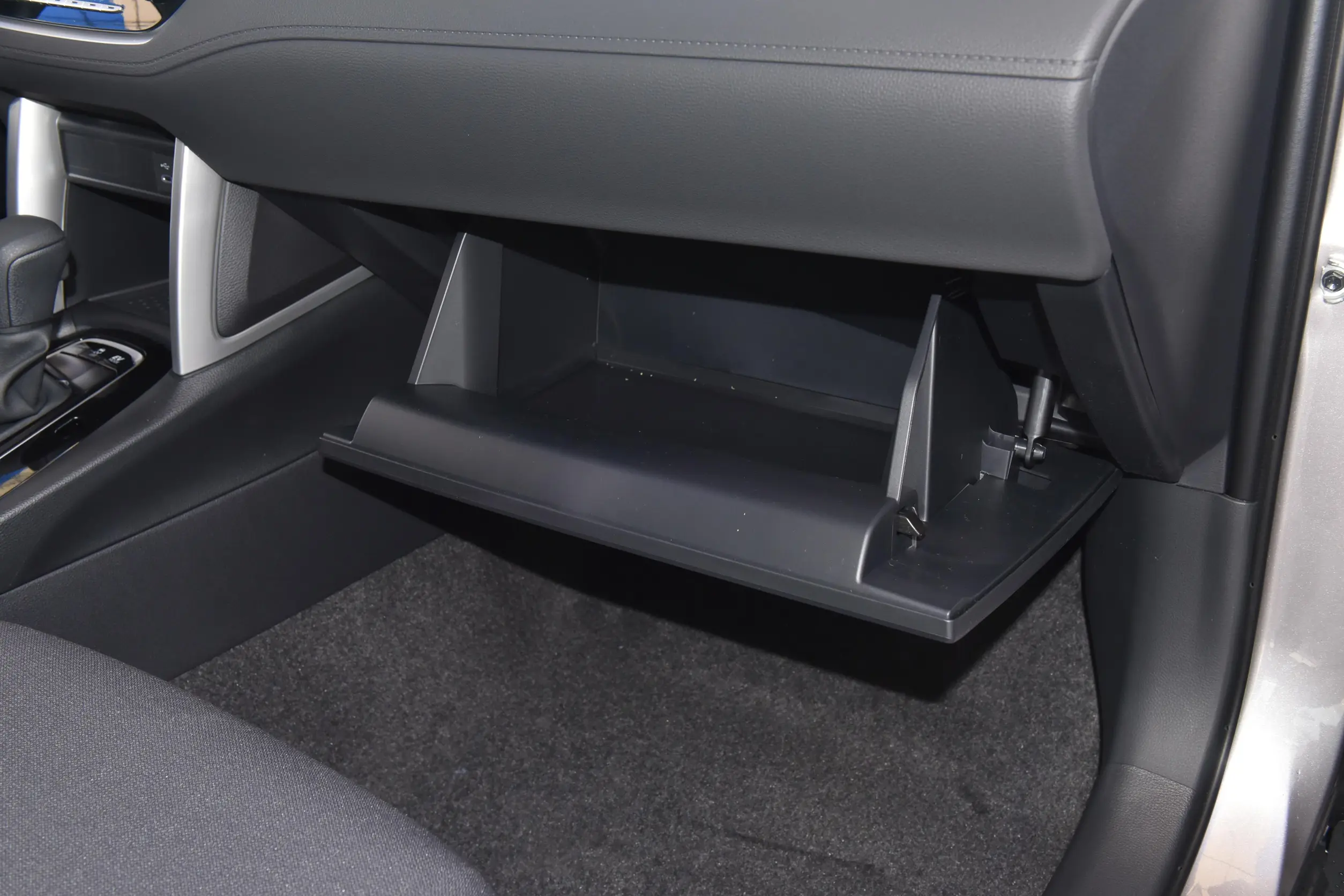 Toyota Corolla Cross 2024 interior-4