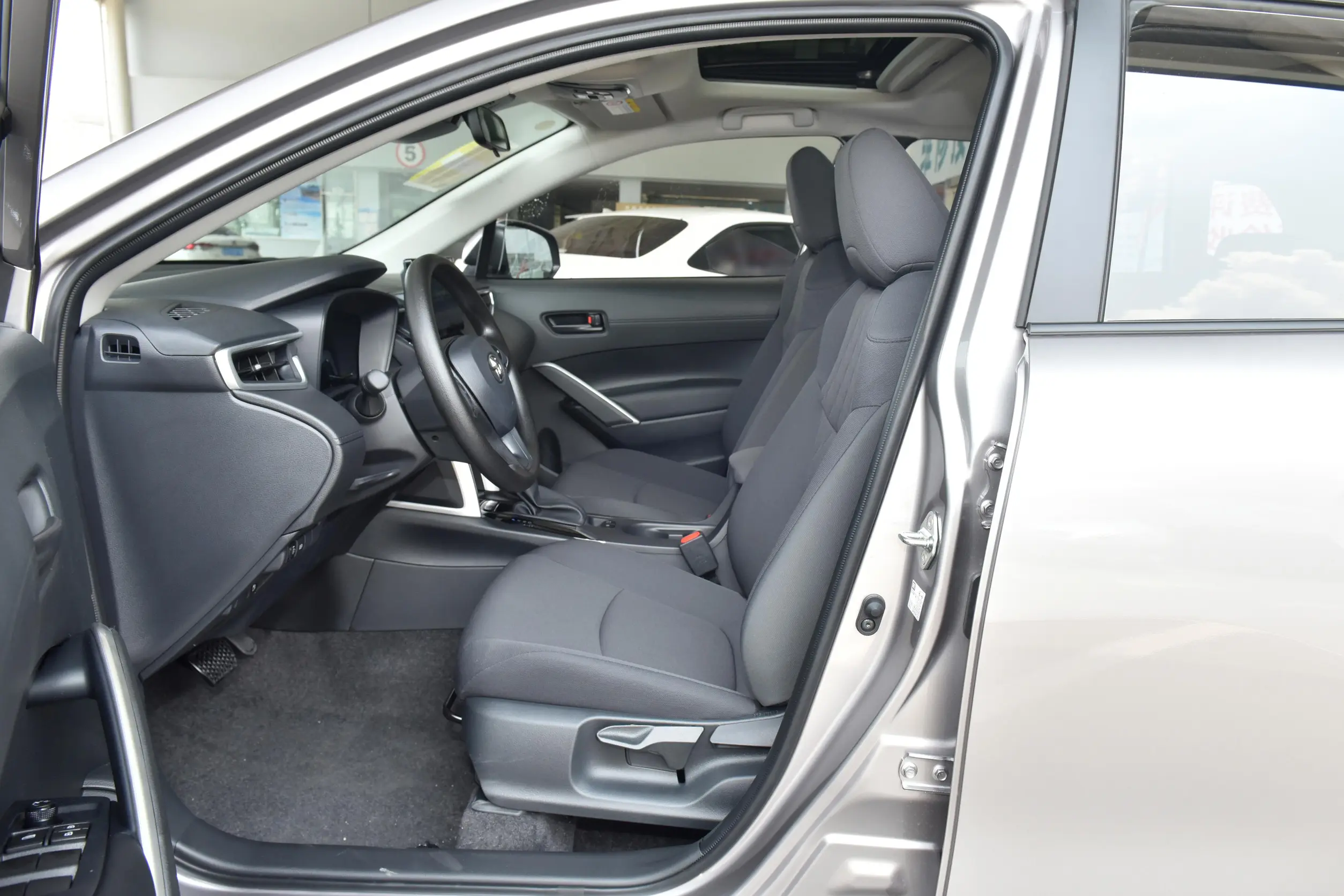 Toyota Corolla Cross 2024 space-1