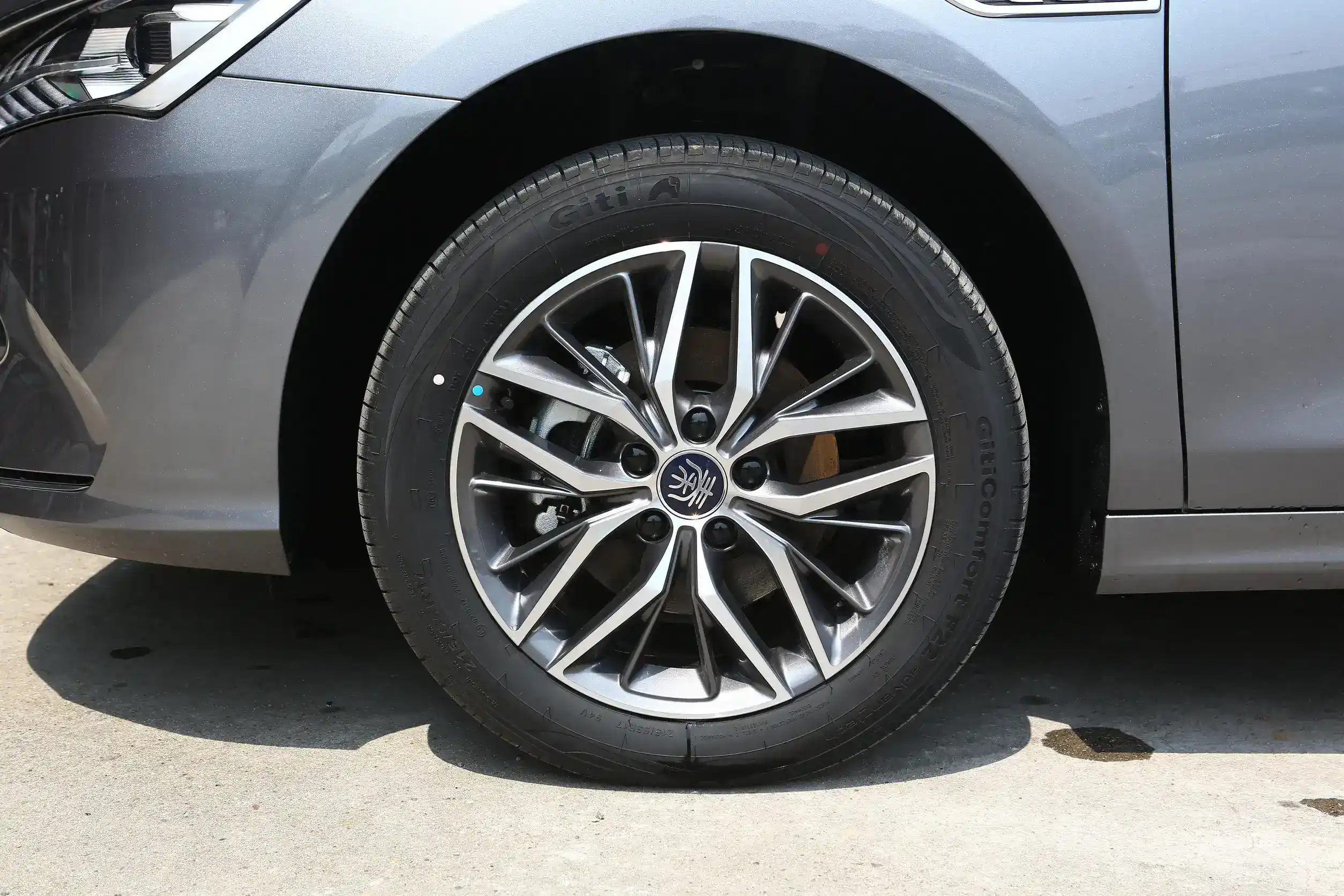 BYD Qin PLUS DM-i picture (9)