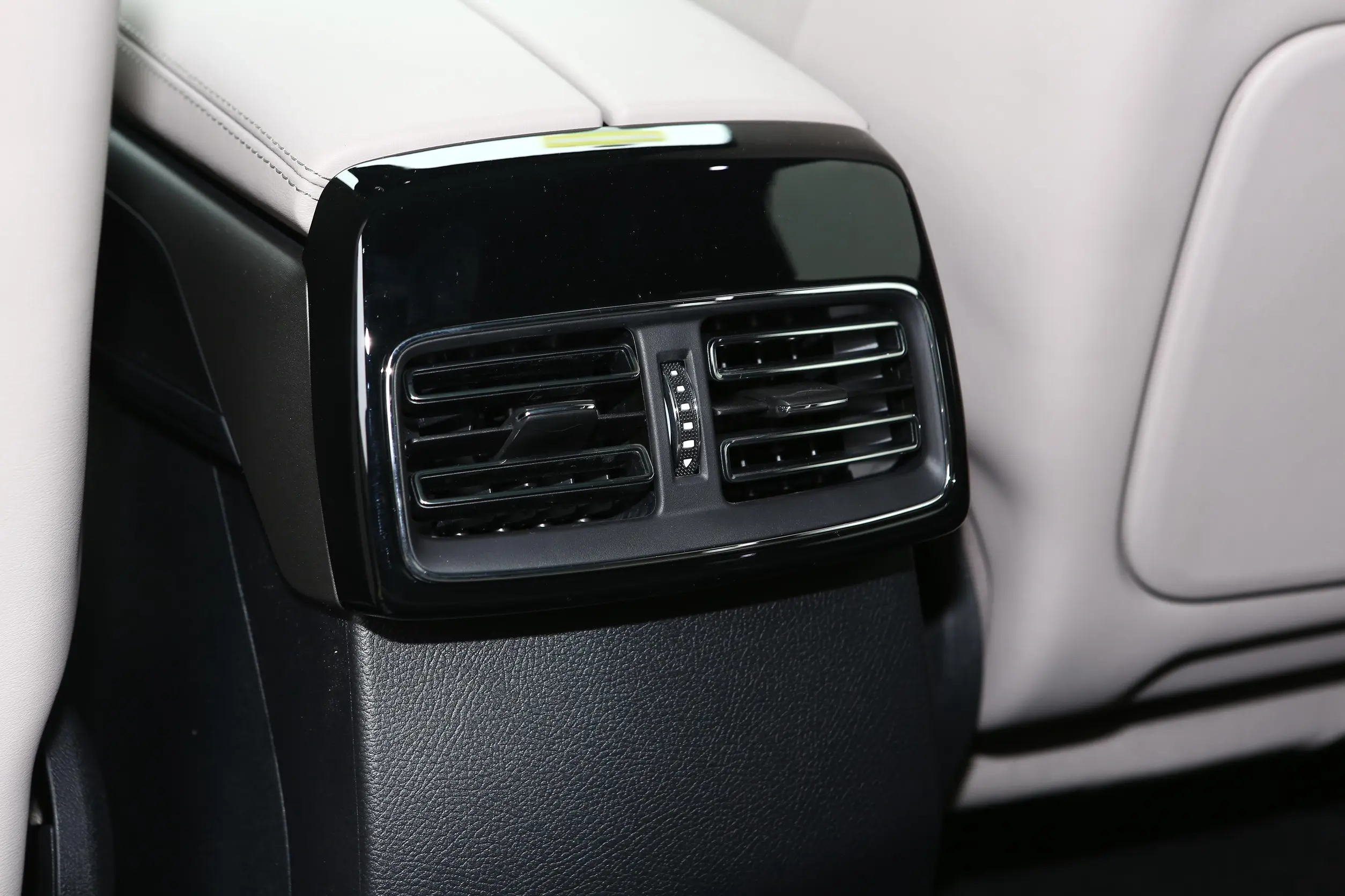 BYD Tang DM-i picture (8)