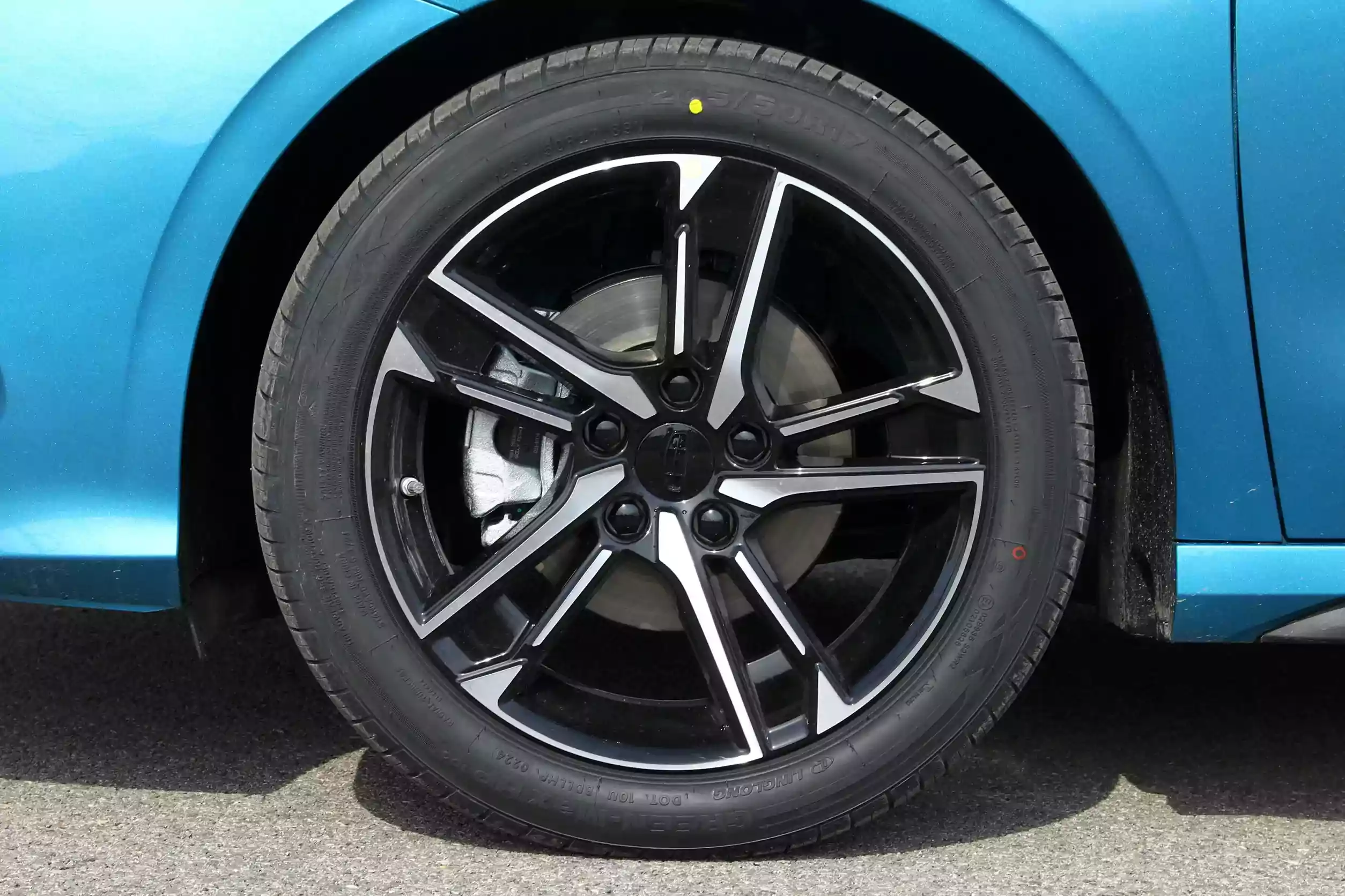 Geely Binray picture (12)