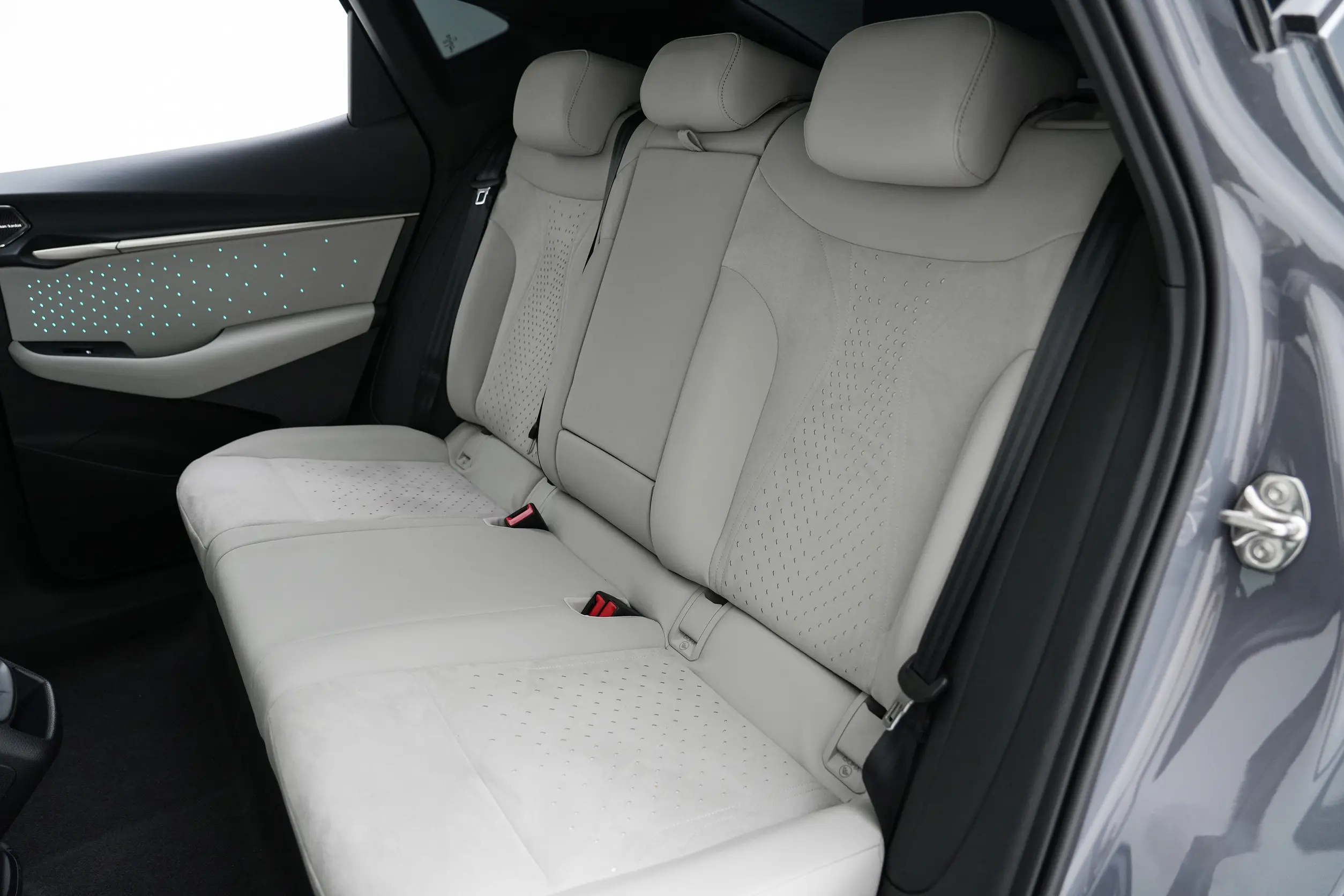 Volkswagen ID. UNYX 2024 space-2