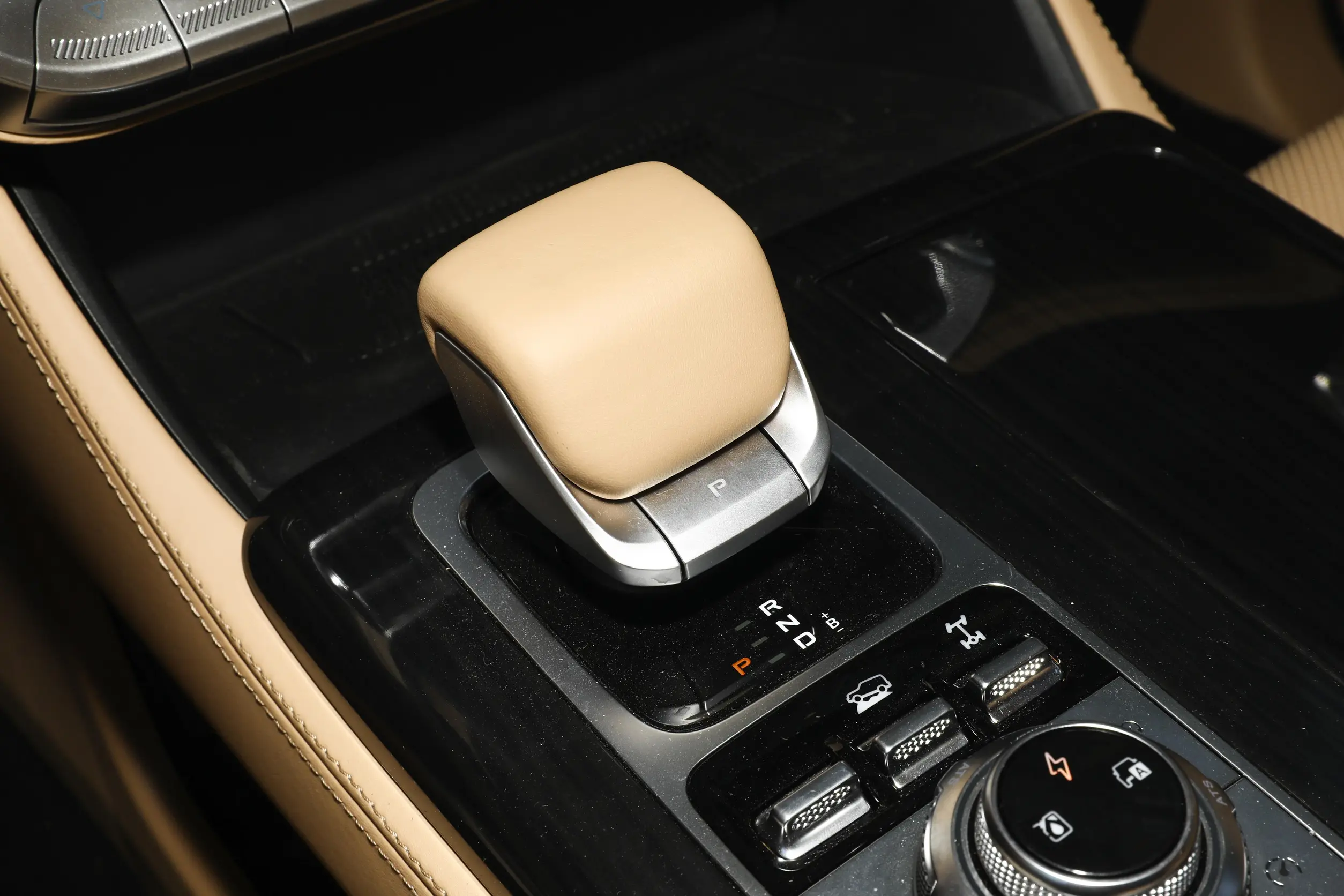 BAIC BJ60 Thunder 2024 interior-3