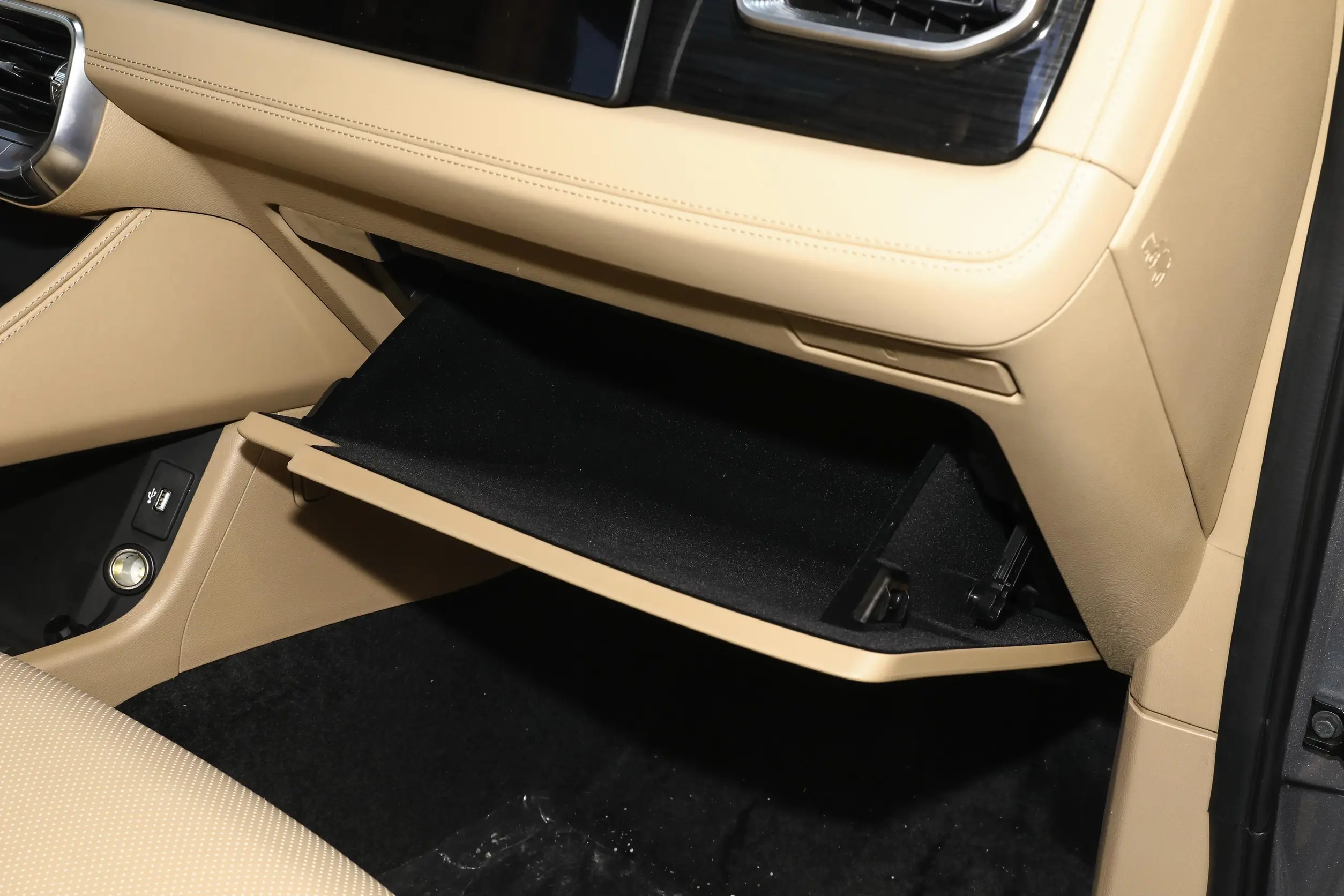 BAIC BJ60 Thunder 2024 interior-4