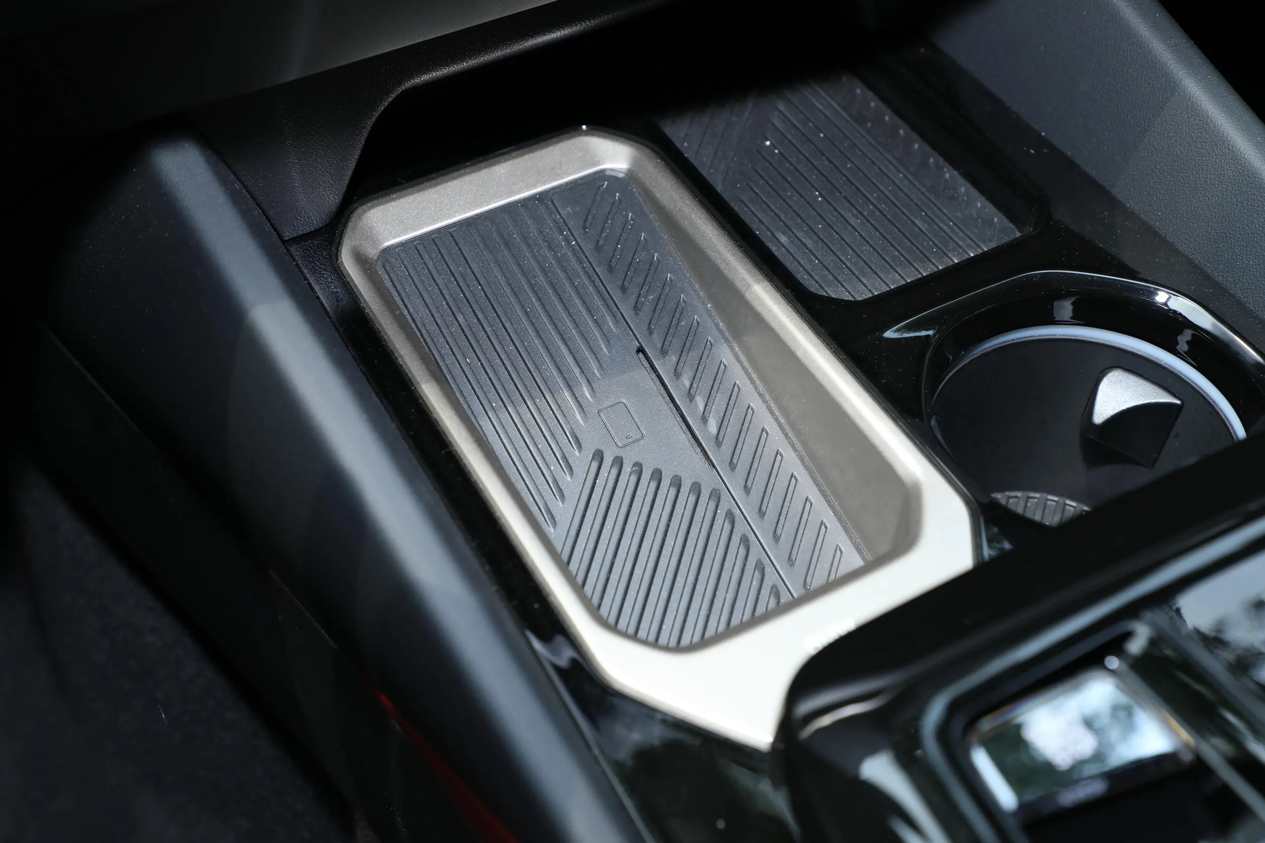 BMW 5 Series 530Li picture (9)