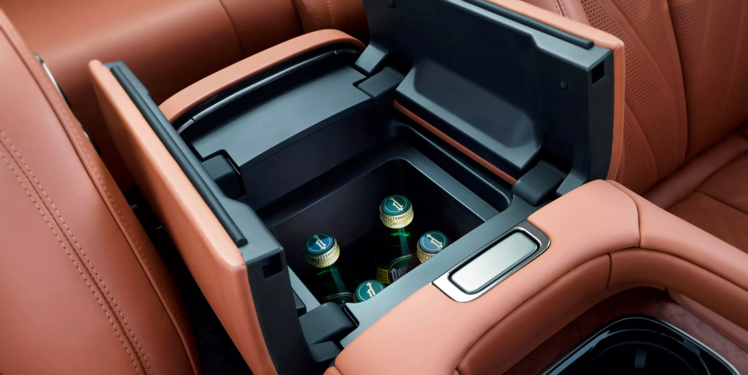 BYD Yangwang U8 car refrigerator
