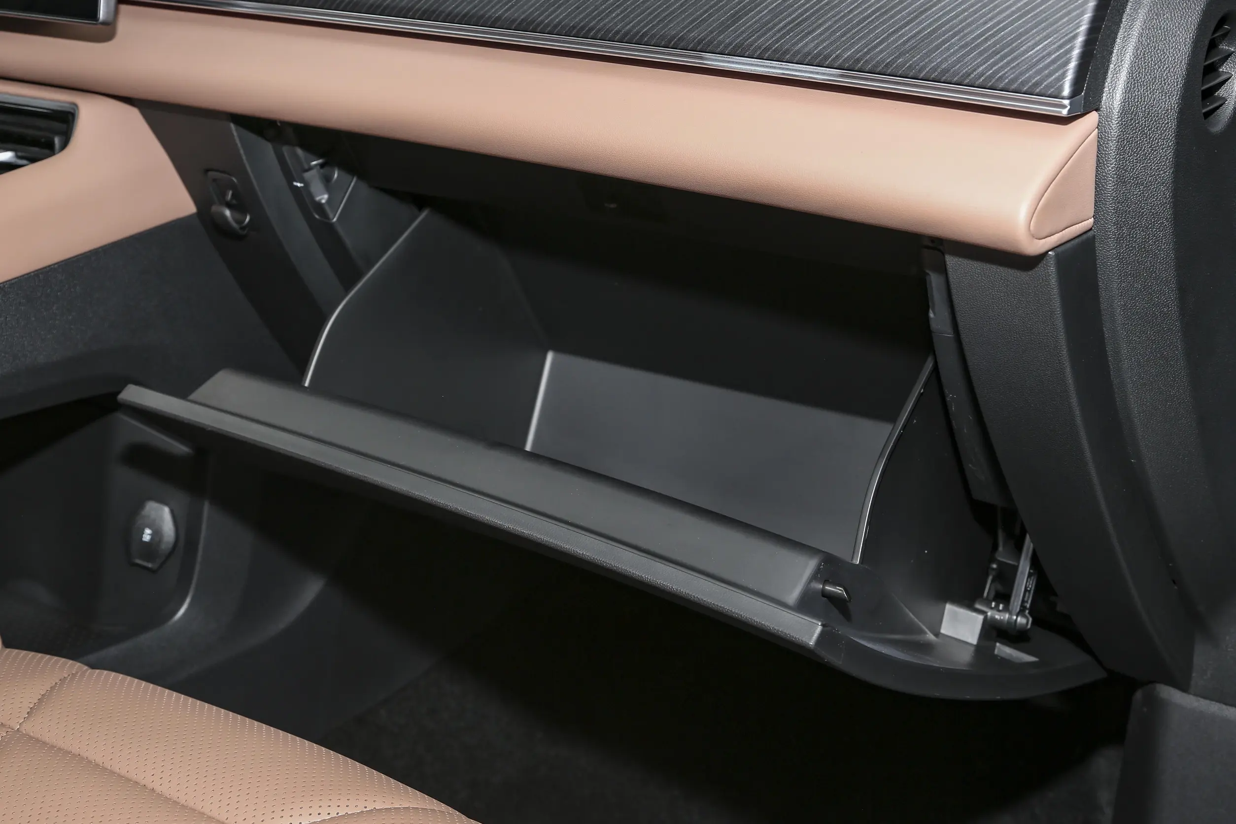 Chery Tiggo 8L 2024 interior-4