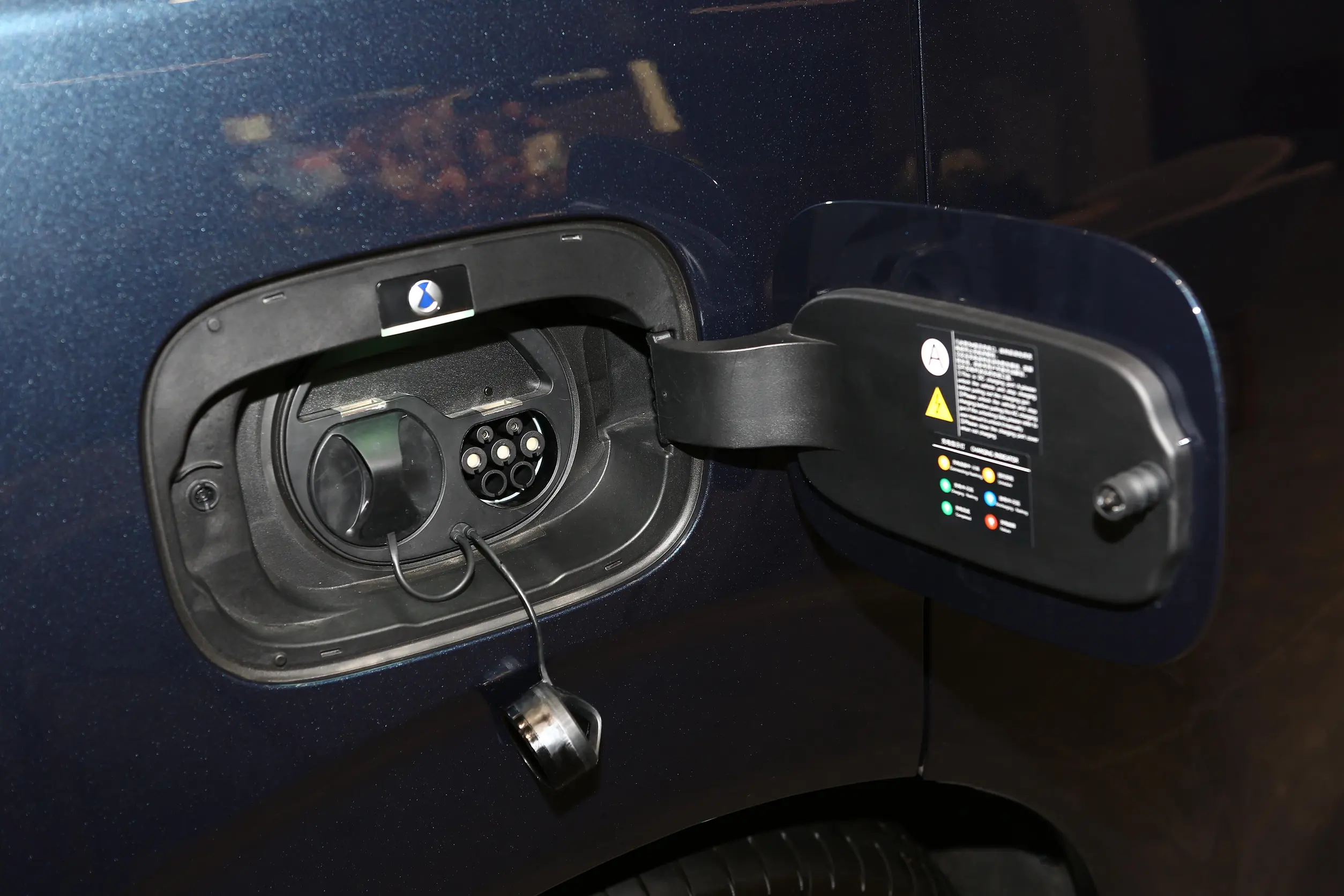 Denza D9 EV picture (2)