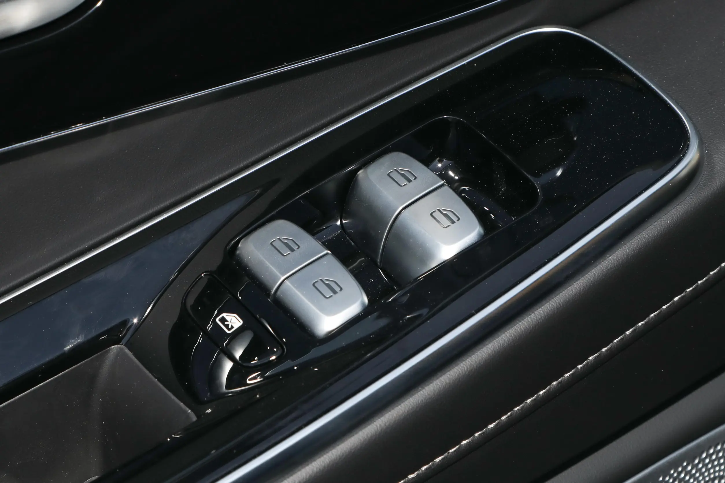 EXEED VX picture (1)