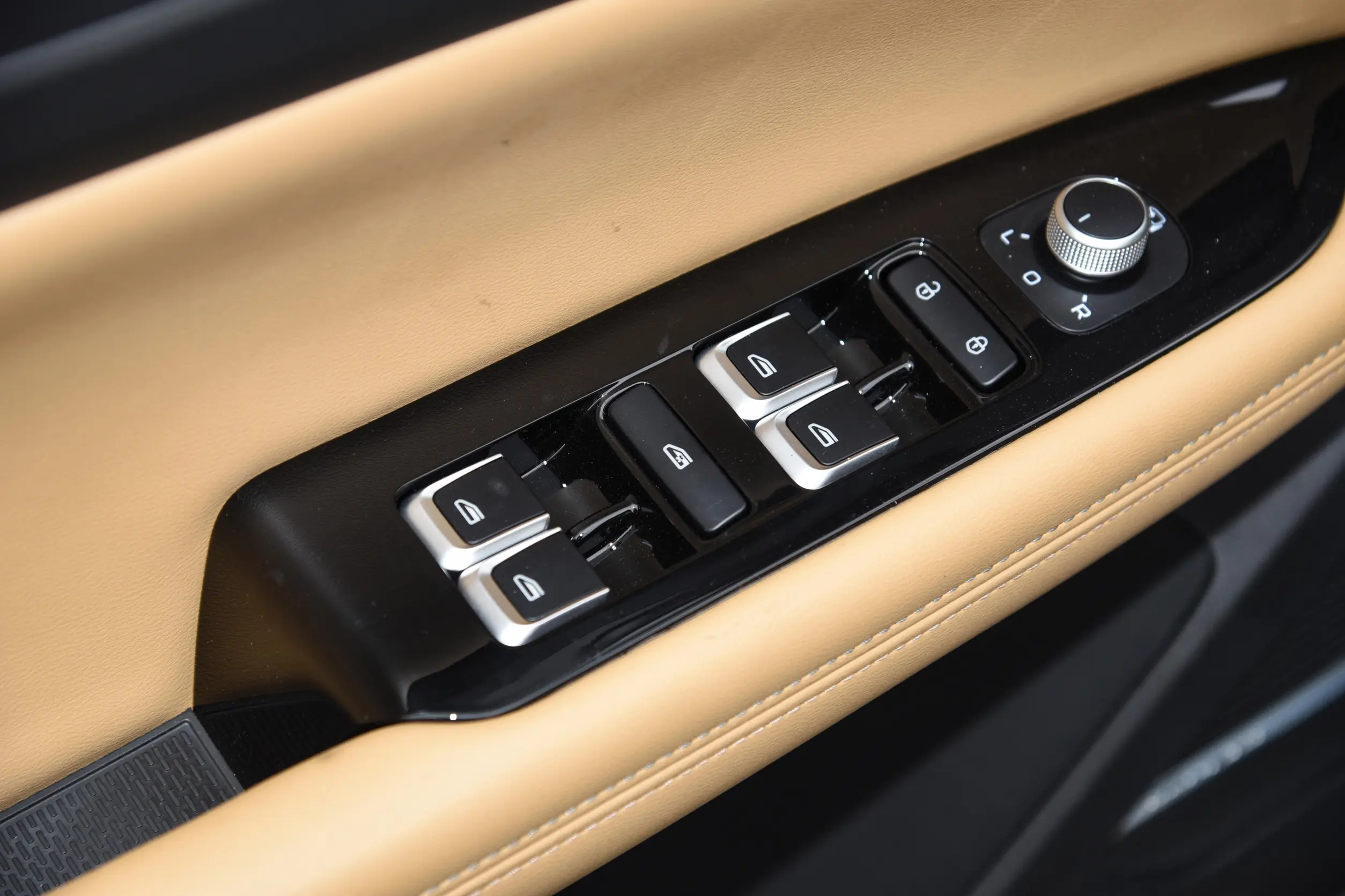 Geely Emgrand L HiP picture (5)