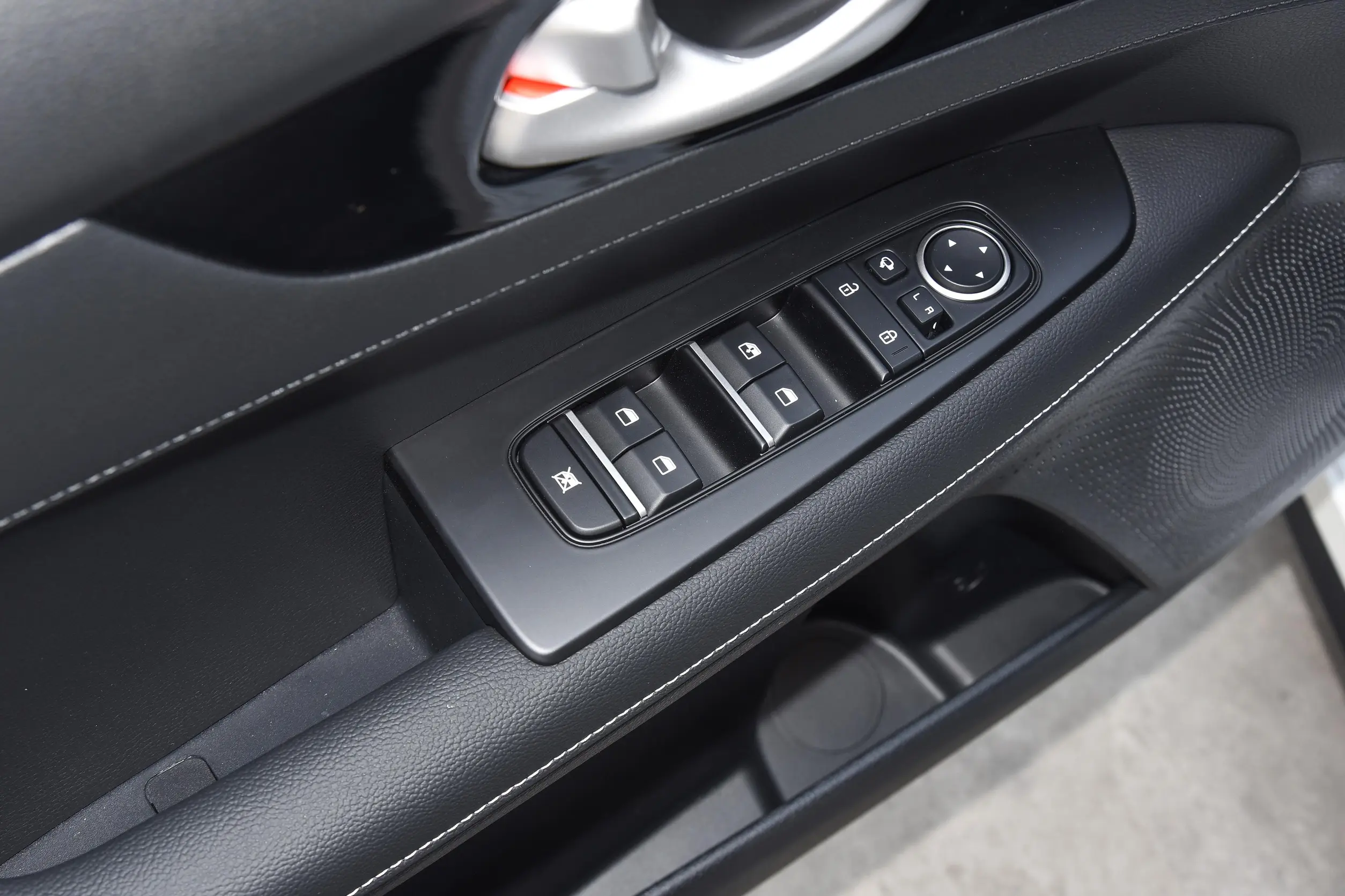 Kia K3 picture (8)