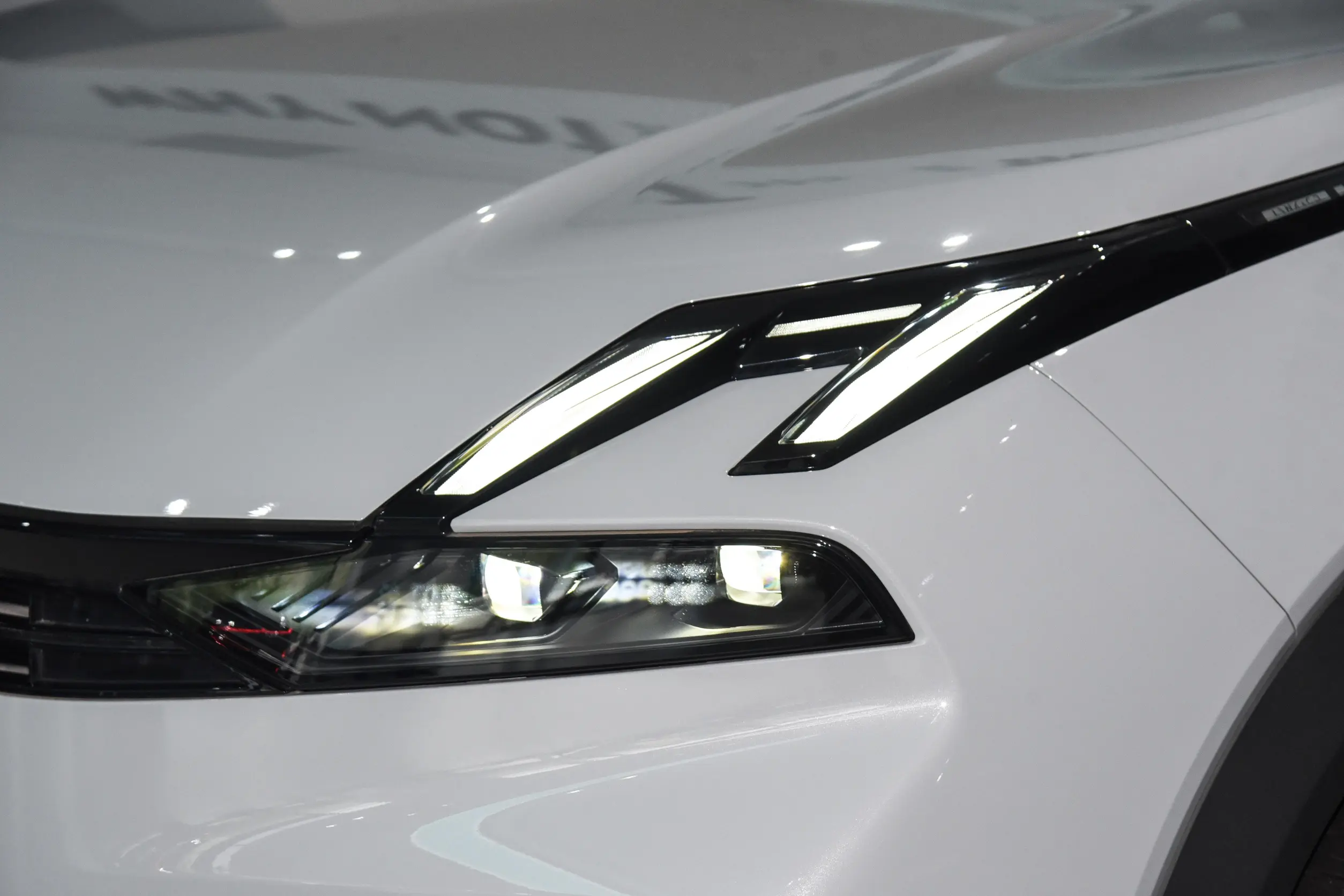 Lynk & Co 06 EM-P picture (15)