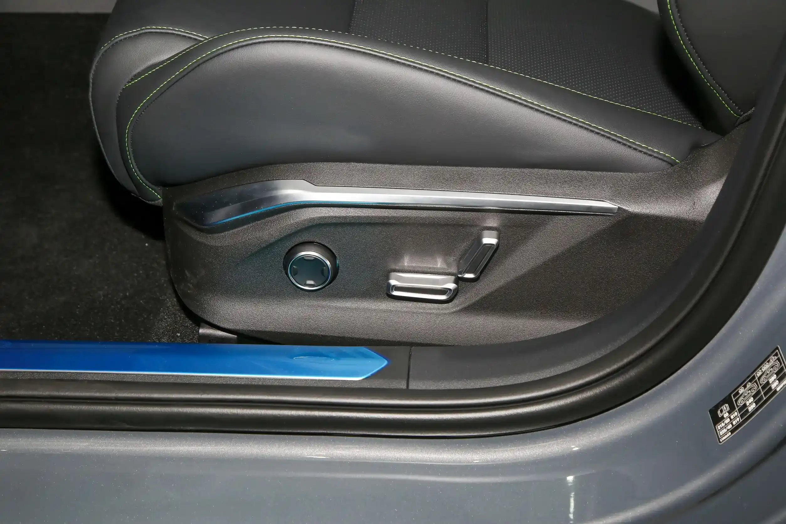 Lynk & Co 06 EM-P picture (7)
