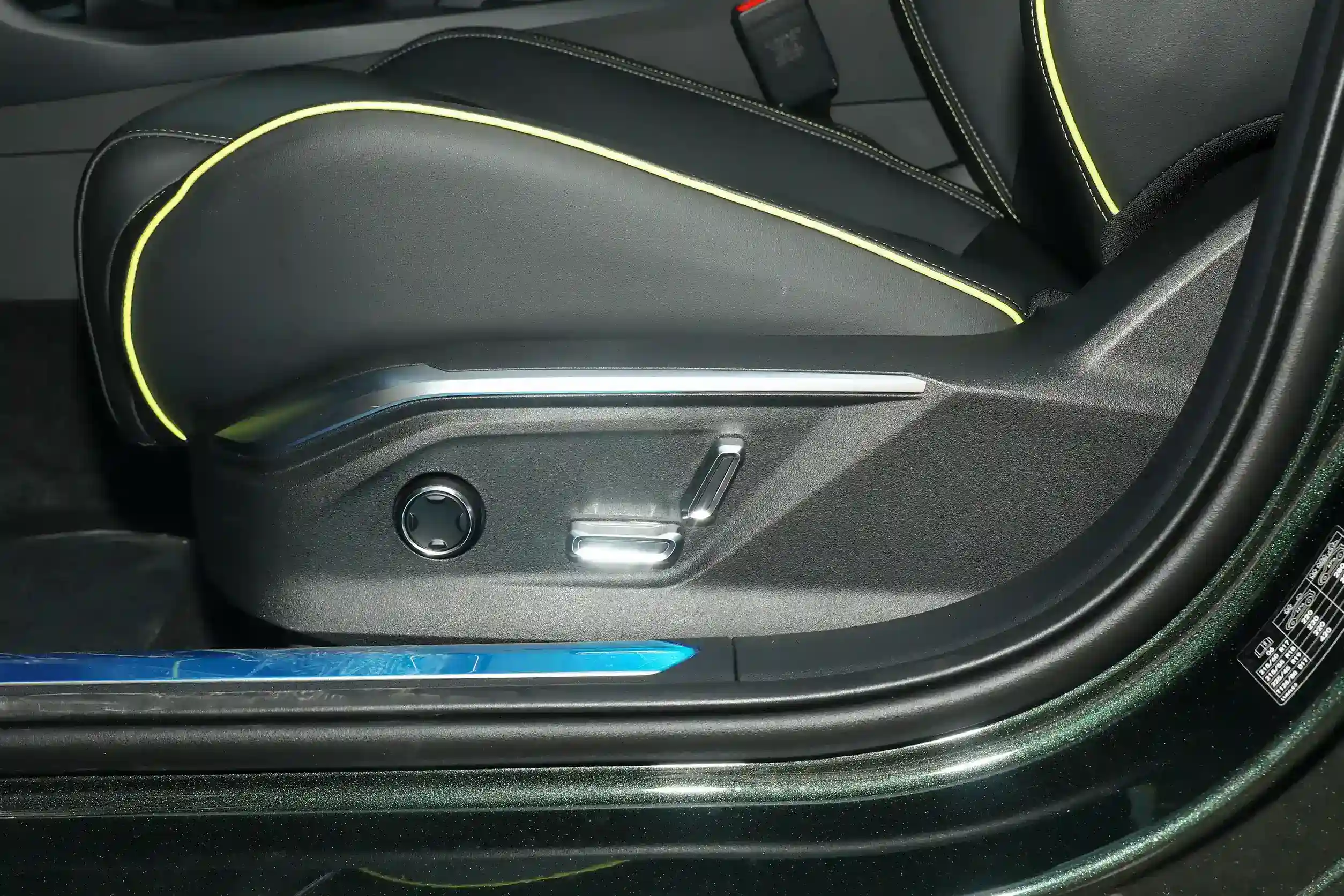 Lynk & Co 06 picture (5)