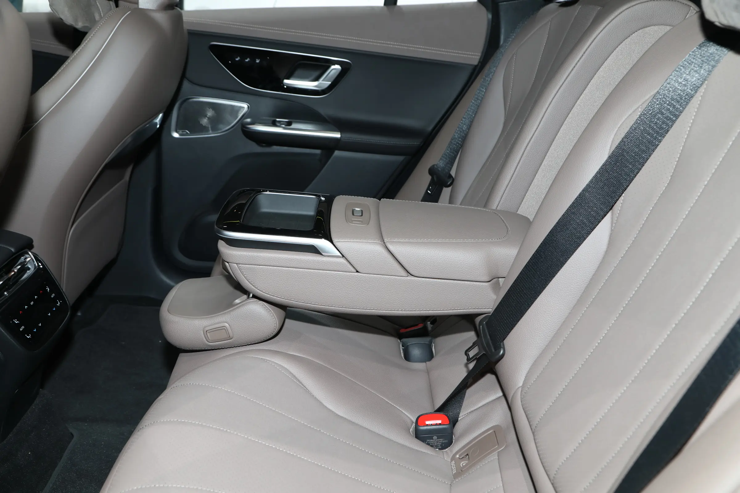 Mercedes-Benz EQE SUV picture (1)