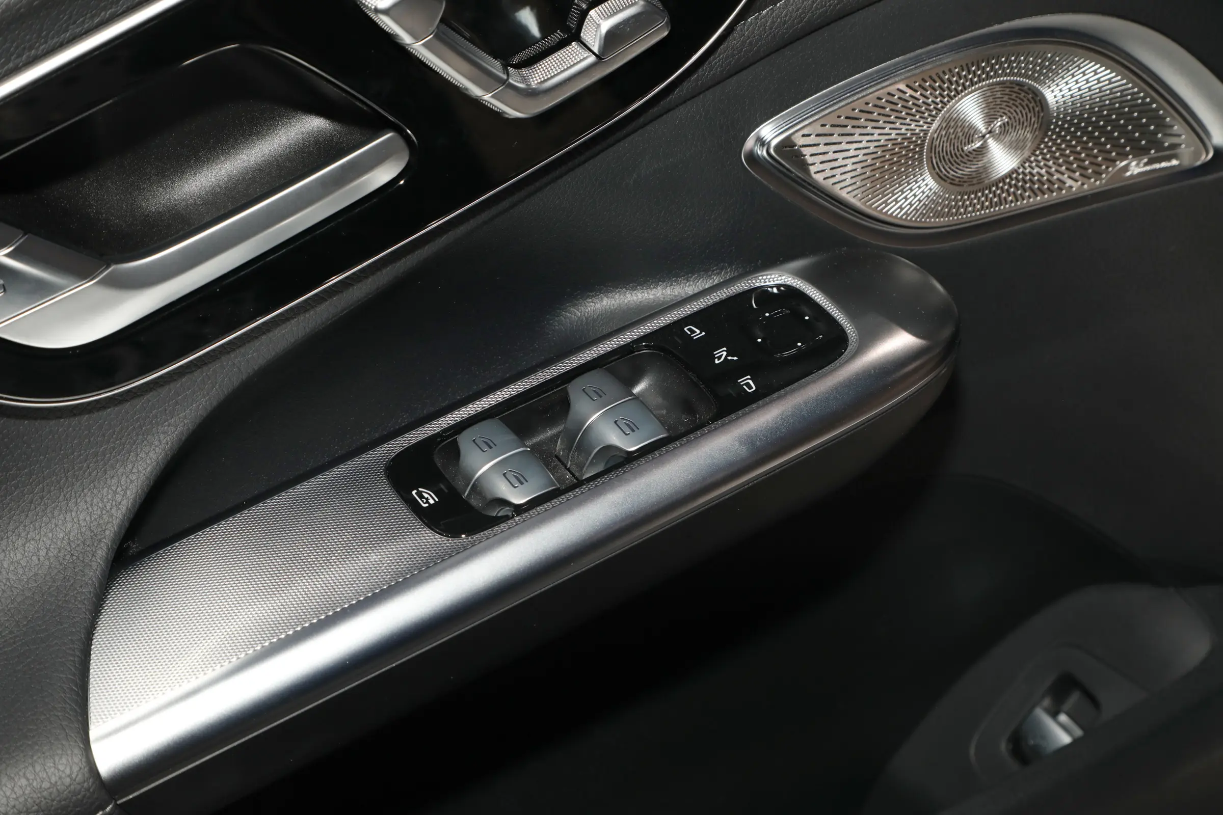 Mercedes-Benz EQE SUV picture (11)