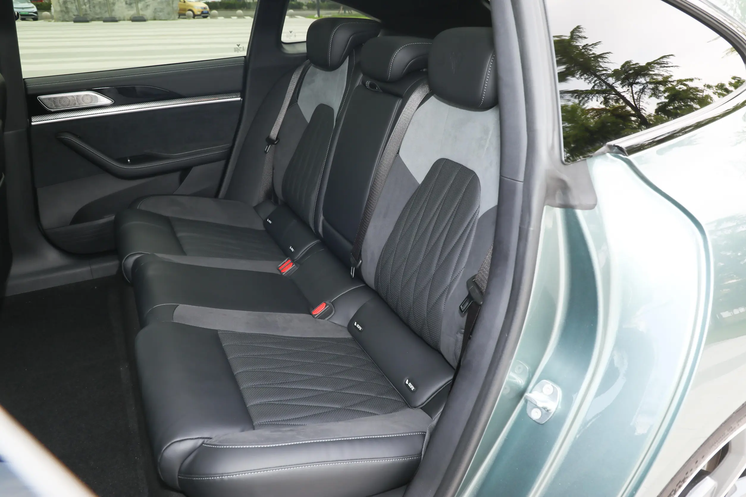 NETA S Shooting Brake 2024 space-2