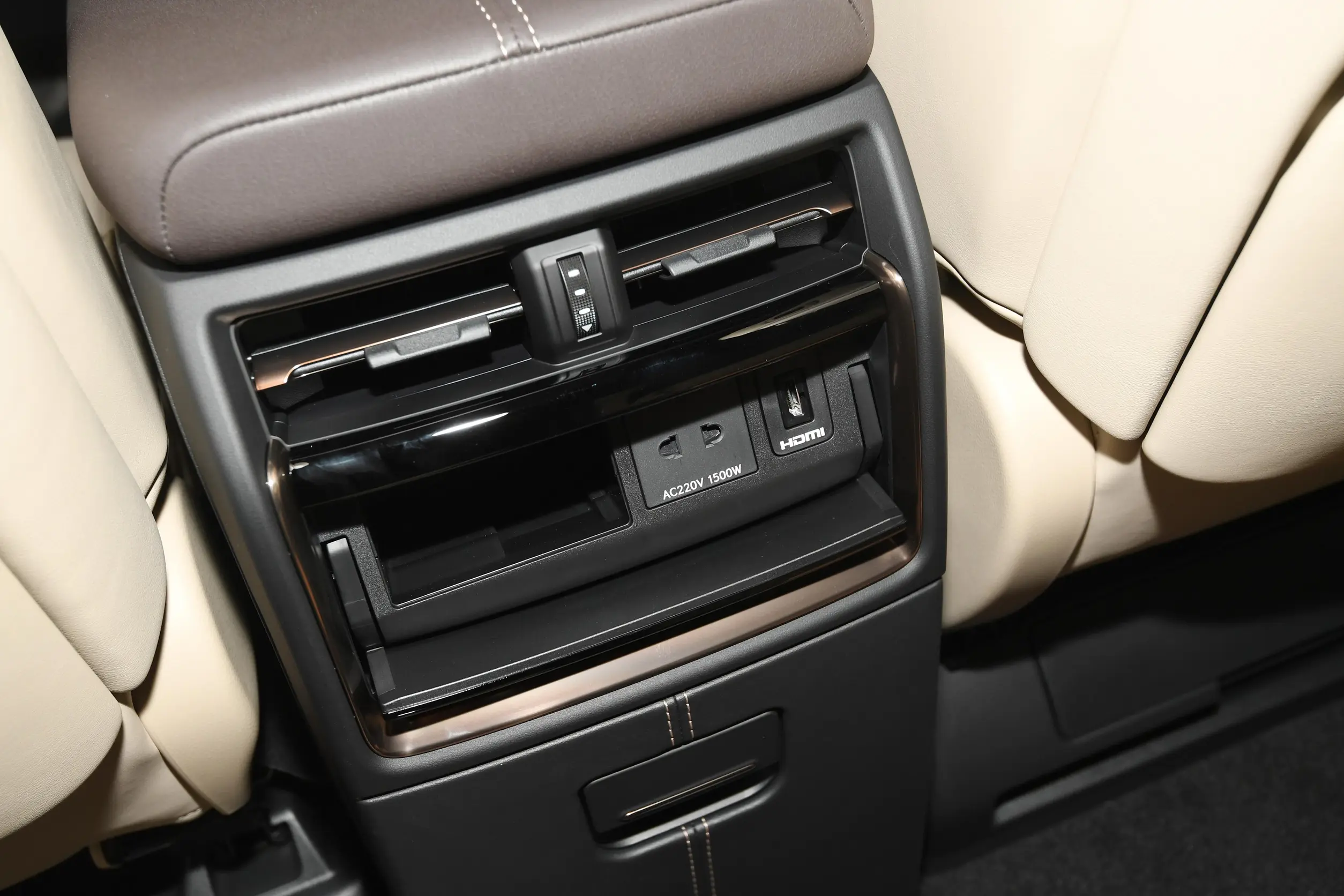 Toyota Alphard picture (4)