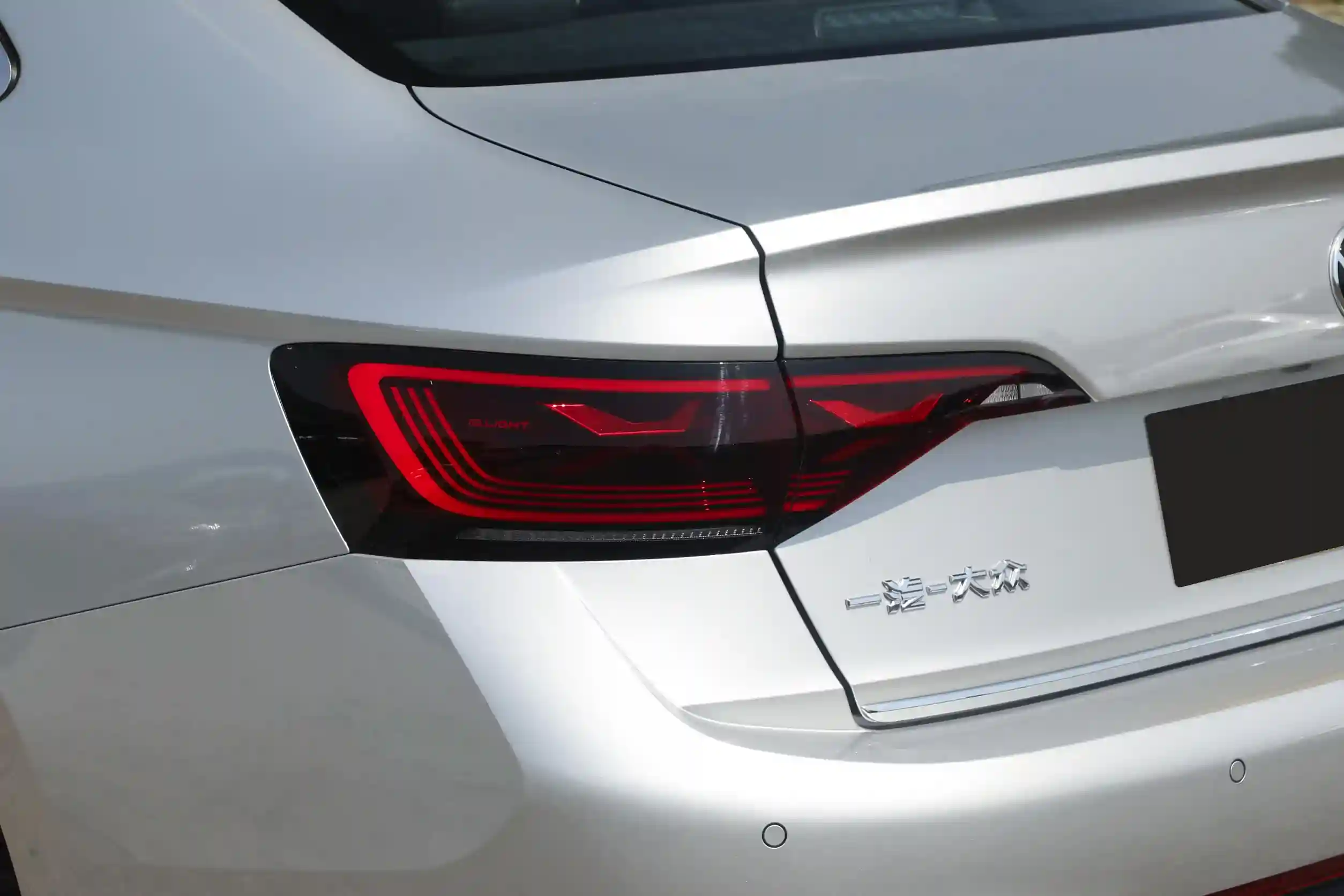 Volkswagen Sagitar picture (18)