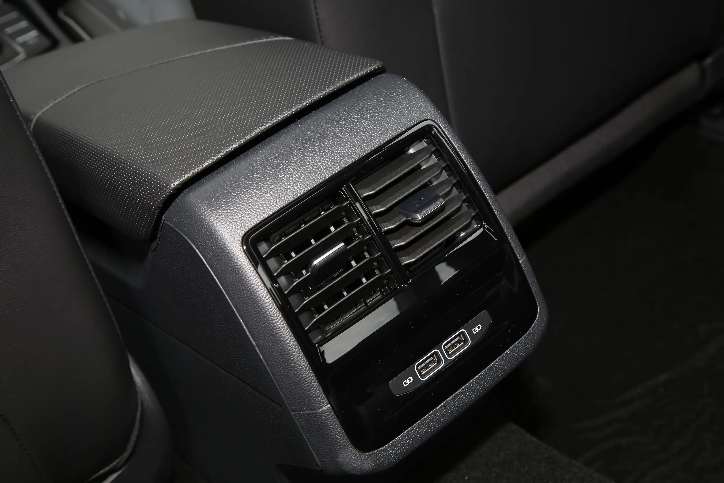 Volkswagen Sagitar picture (9)