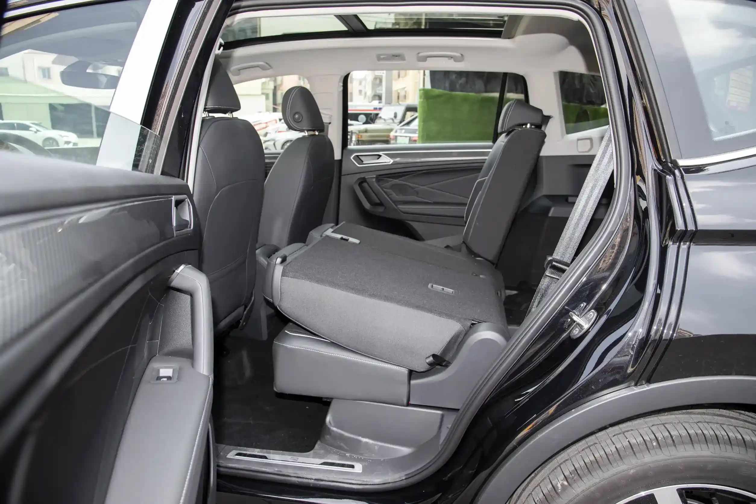 Volkswagen Tiguan L picture (1)