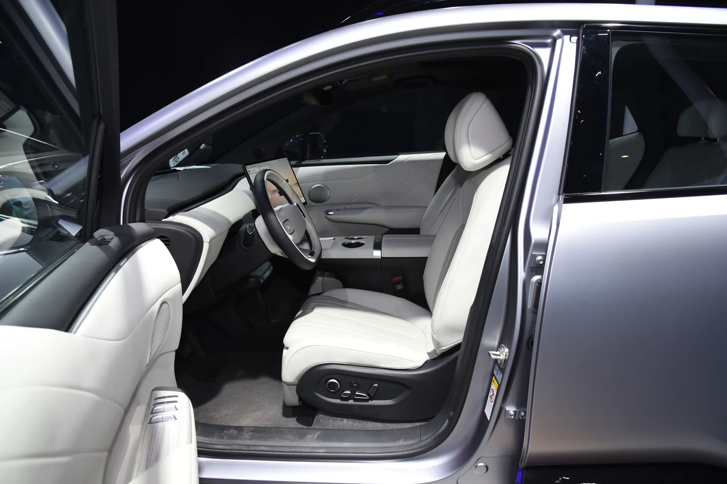 Changan Qiyuan E07 space-1