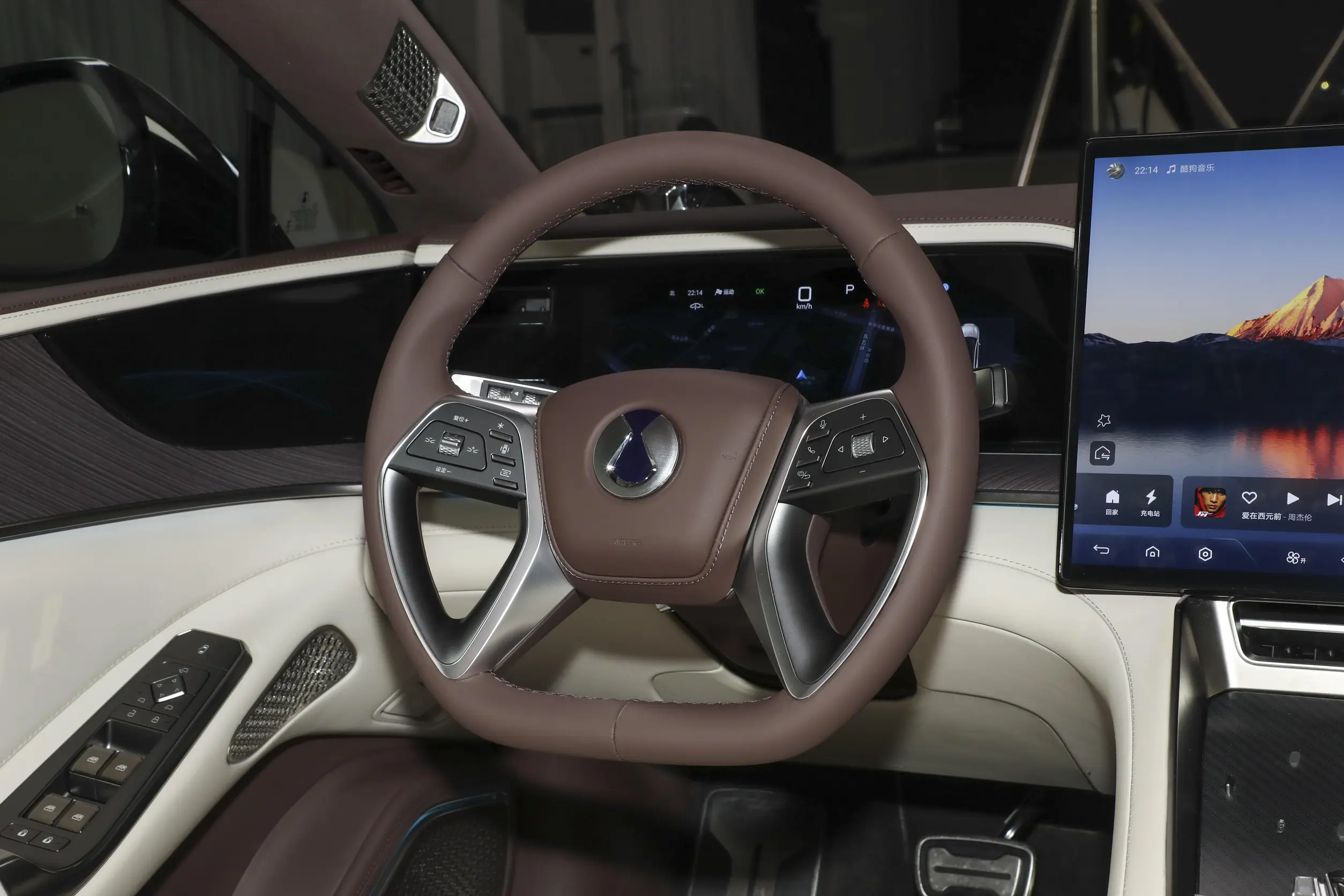 Denza Z9GT DM 2024 interior-2
